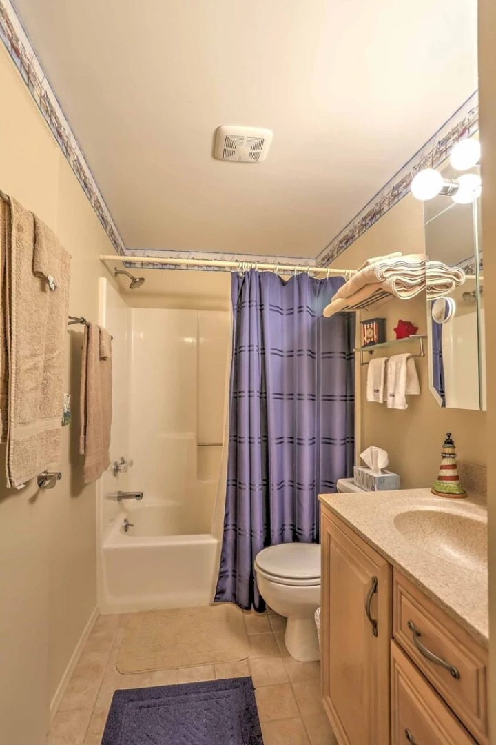 Charming Port Clinton Condo w/ Community Amenities