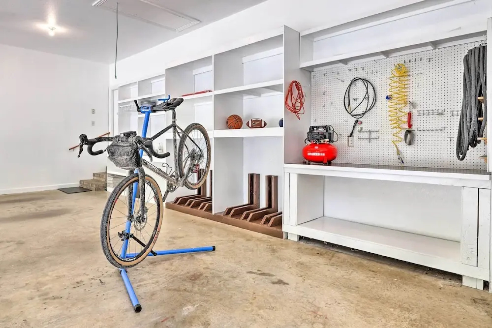 Bentonville Home w/ Pool Table, 2 Mi to Downtown!