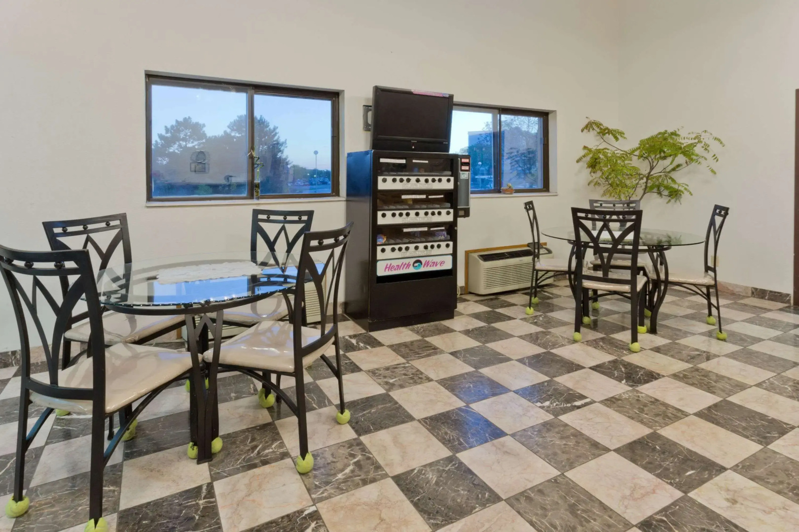 Super 8 by Wyndham Rockford I-90/Casino District