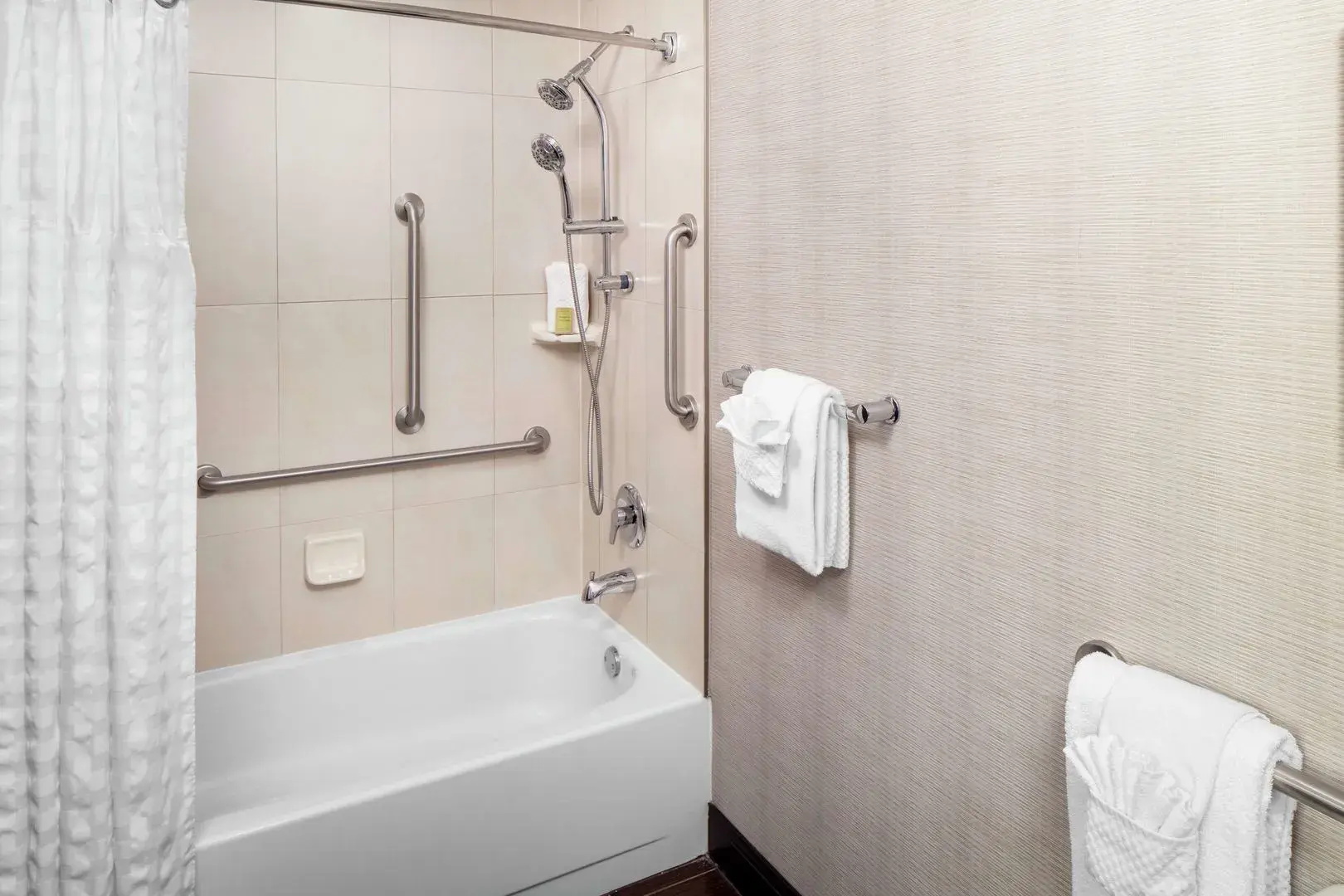 Отель Wyndham Garden Westlake