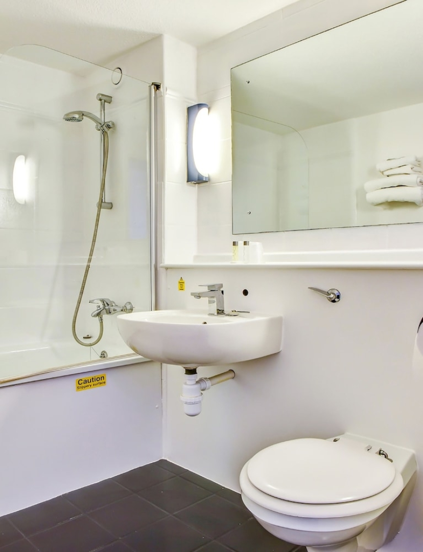 OYO The Hotel Rafiya, Redditch
