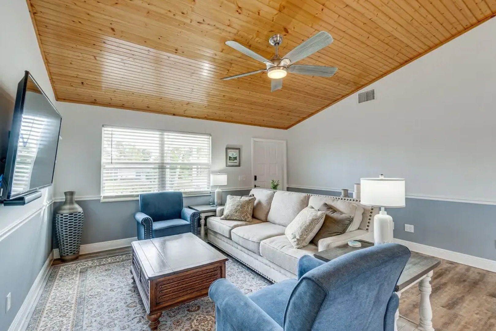 Stylish Bokeelia Home: Deck & Outdoor Dining Area!