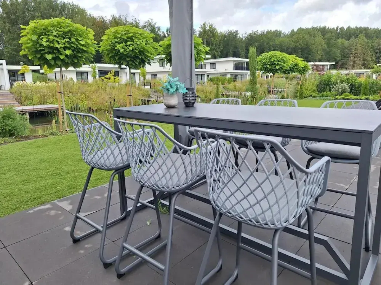 Luxury Villa With Veranda, Canoe