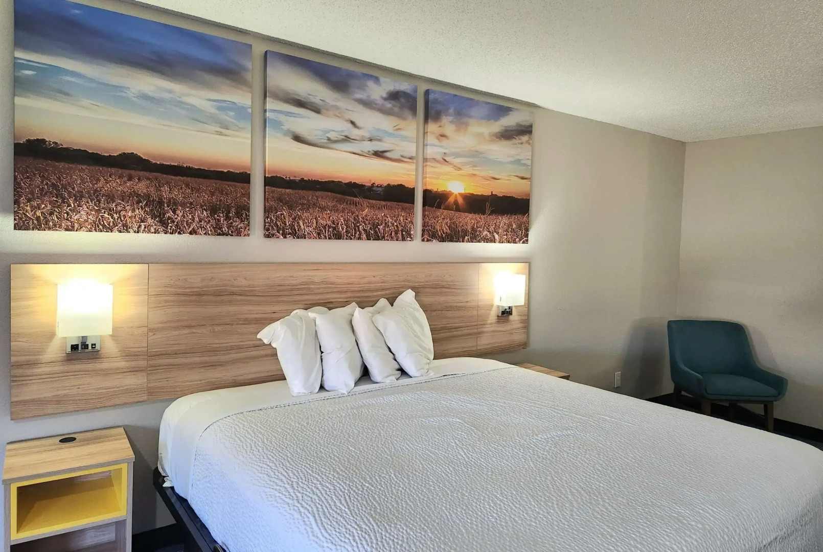 Days Inn & Suites by Wyndham New Iberia