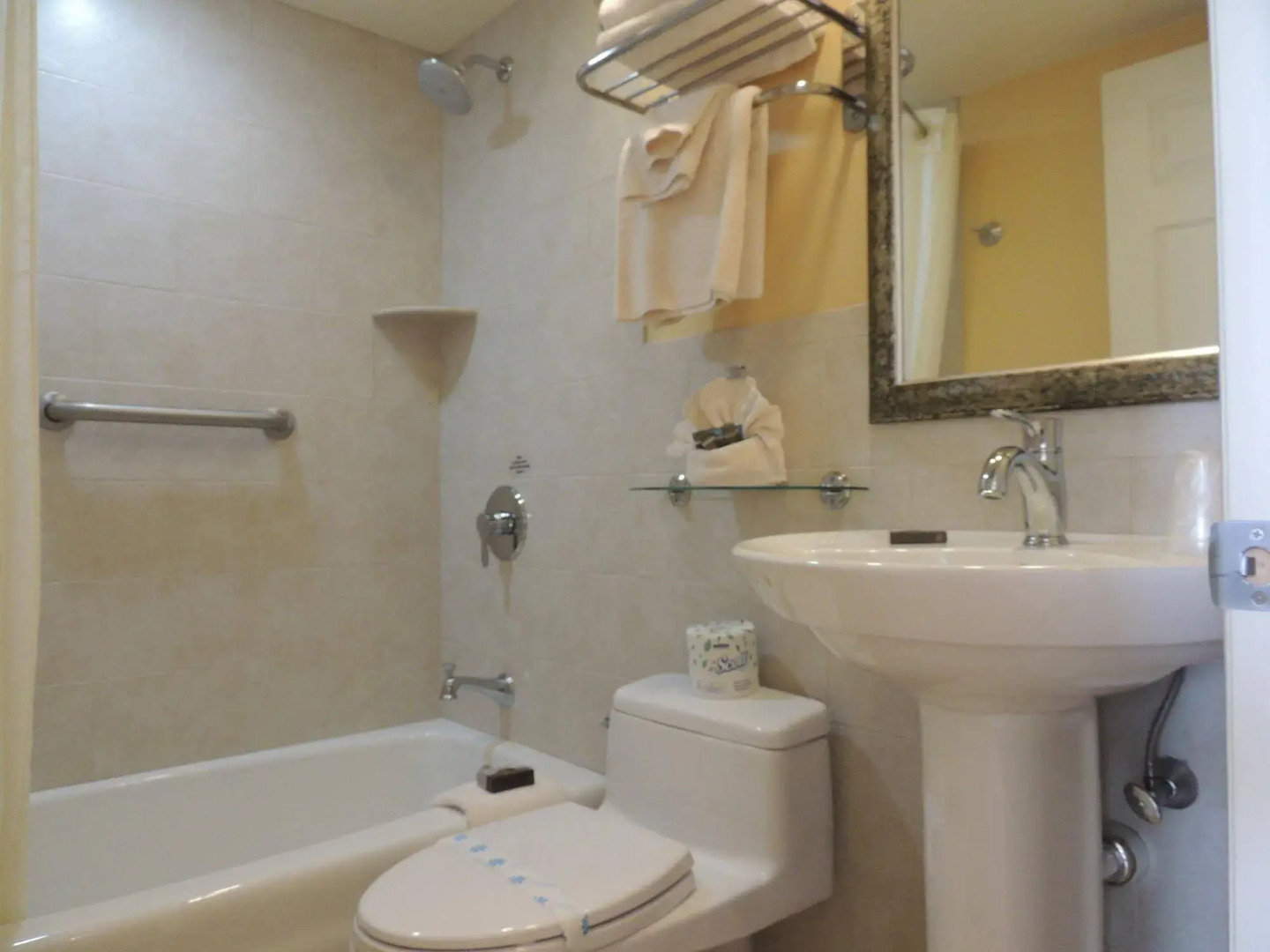 Fleur De Lis Beach Motel