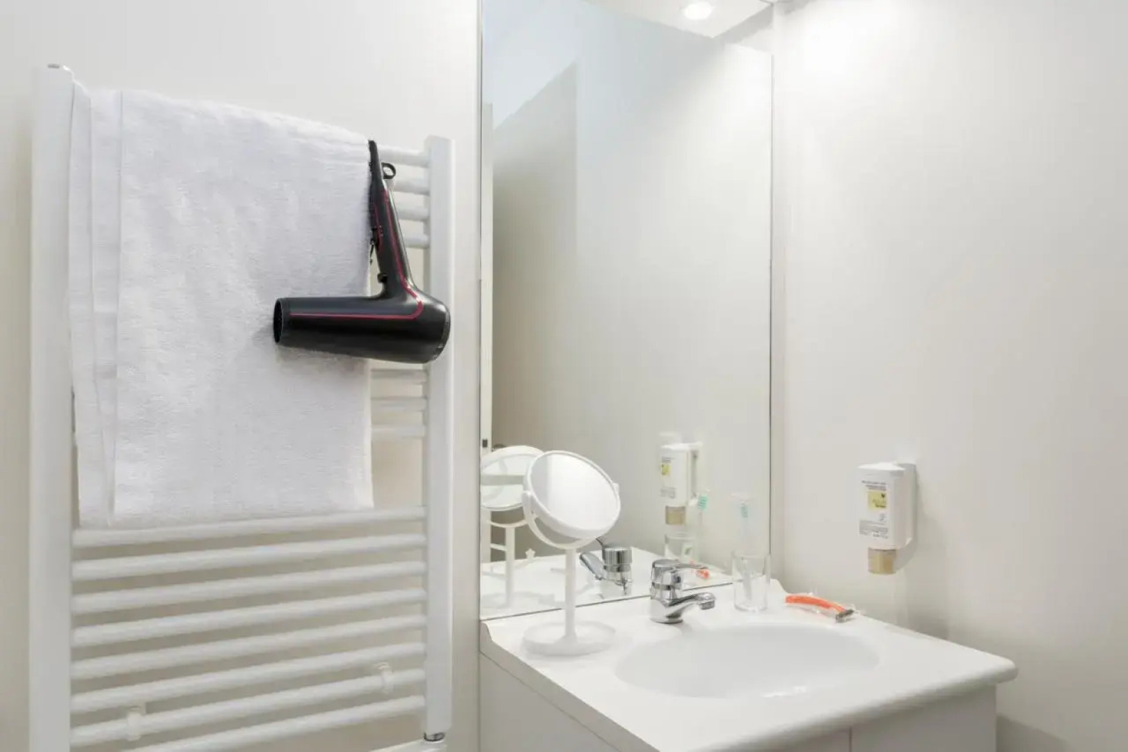 Rental Apartment Adagio Paris Clamart - Clamart 4 Persons - Pop 14612