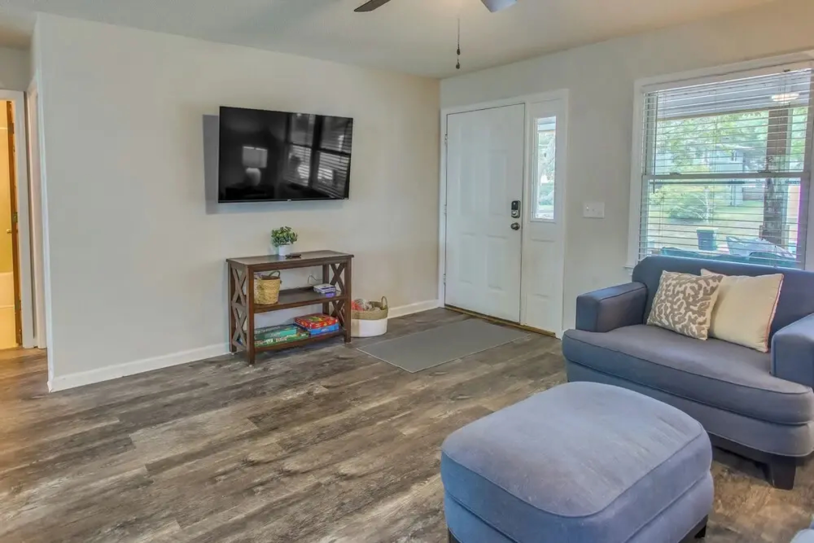 Dog-friendly Oak Island Rental - 1 Mi to Beach!