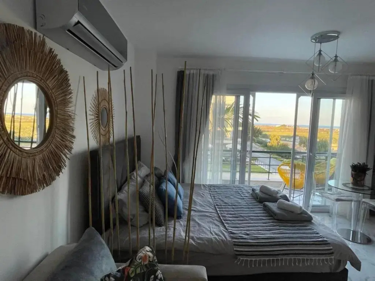 Relaxing Studio by the Sea