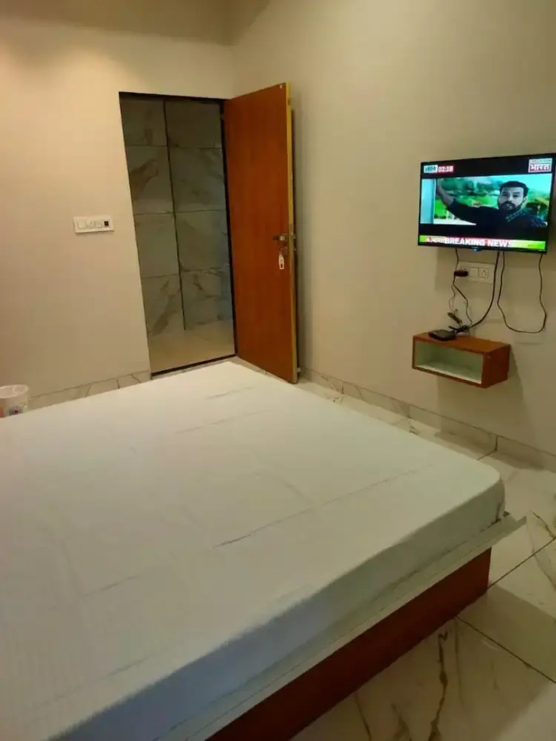 Goroomgo Janata Inn Gujarat