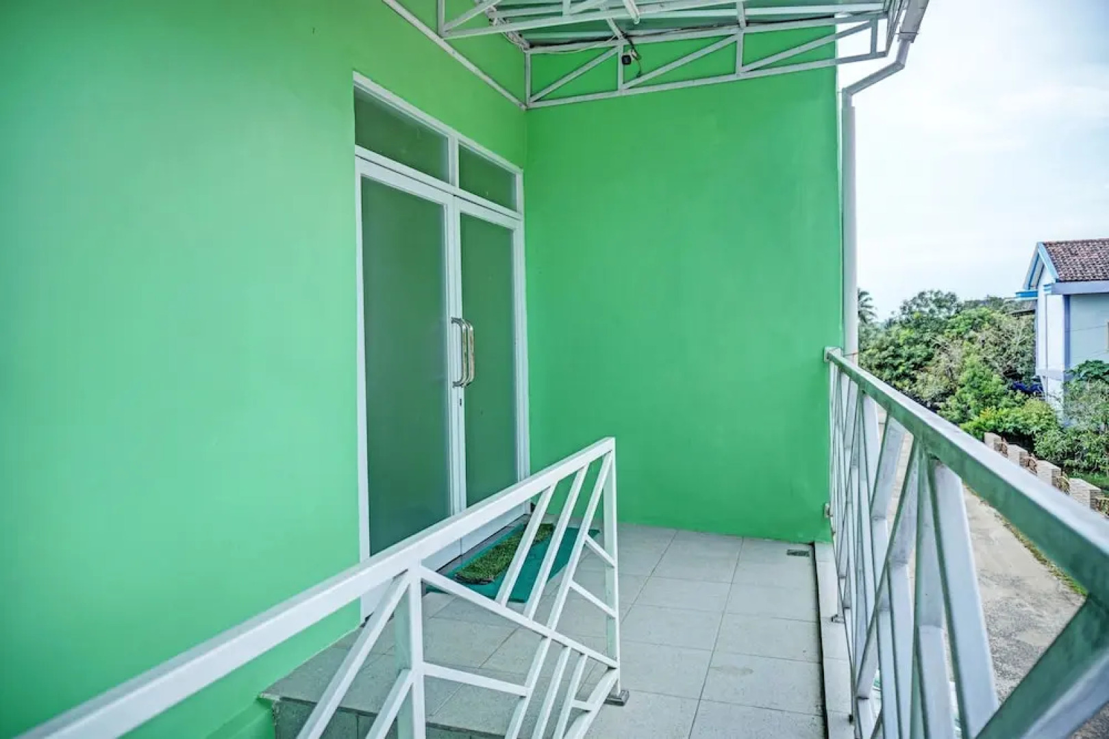 OYO 92293  Pahala Syariah Residence