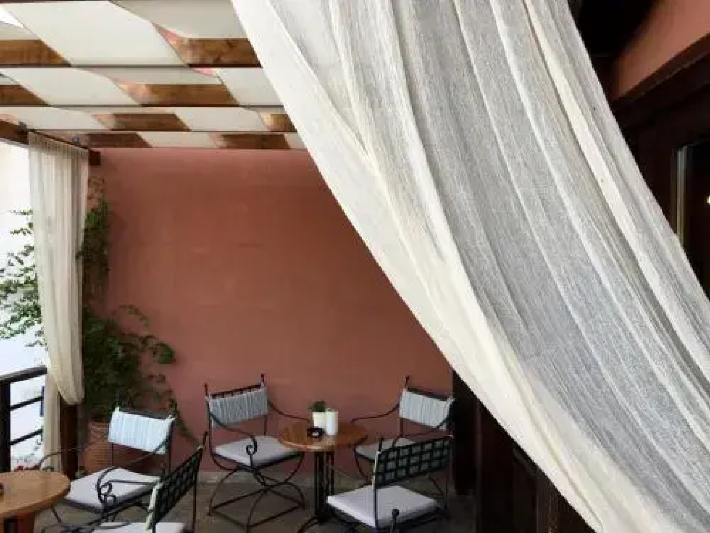 Varosi Guesthouse