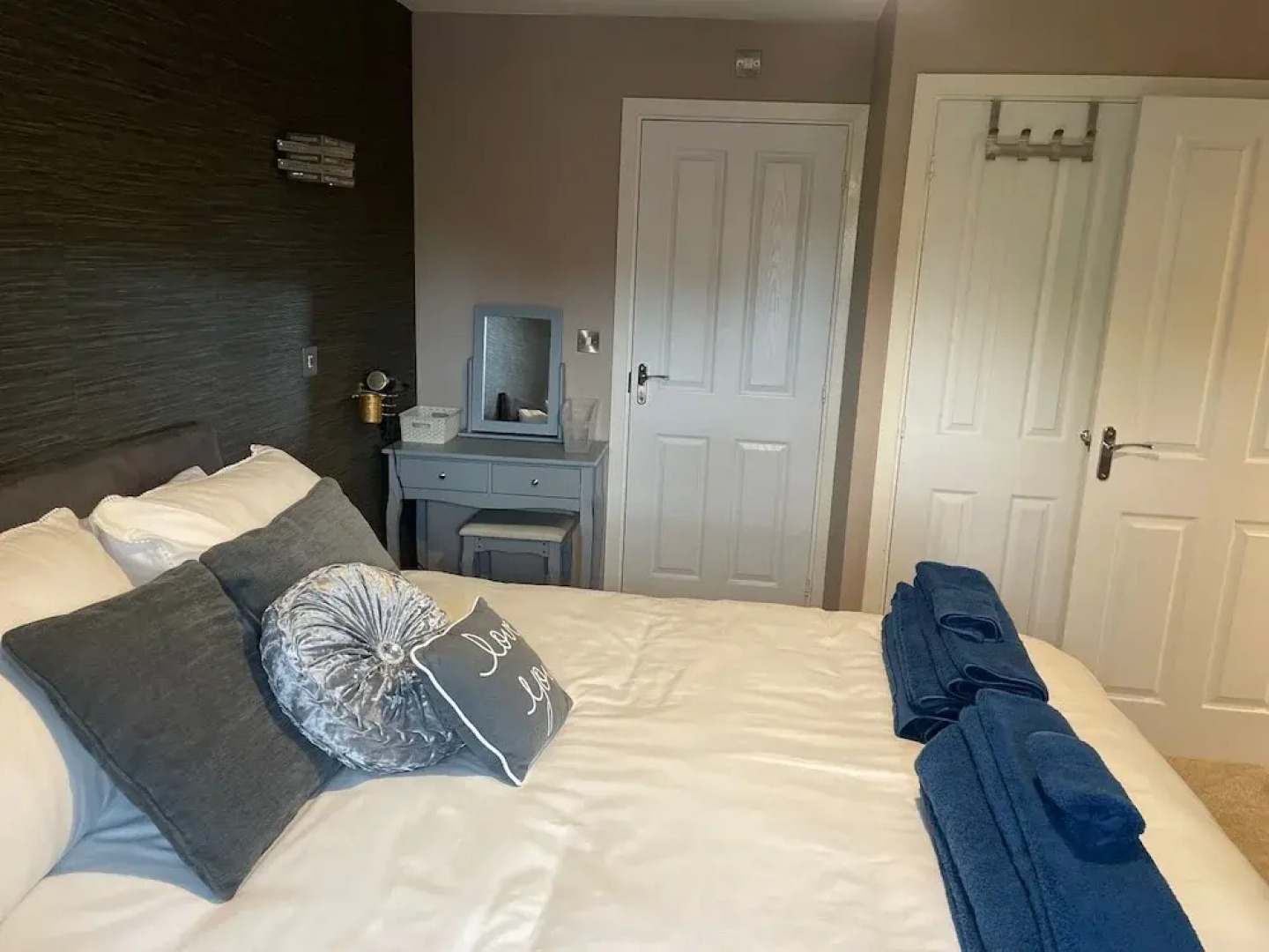 Fantastic, pet Friendly 3 Bedroom House in Bedford