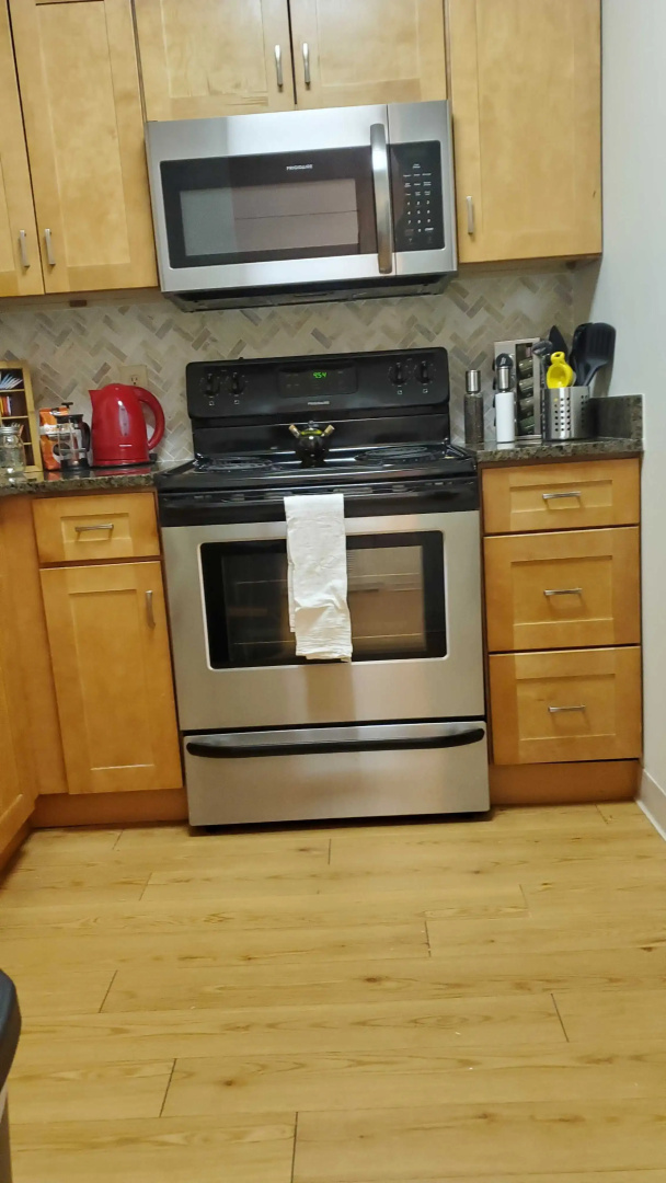 2 Bed with Work From Anywhere Office & Fast Wifi!