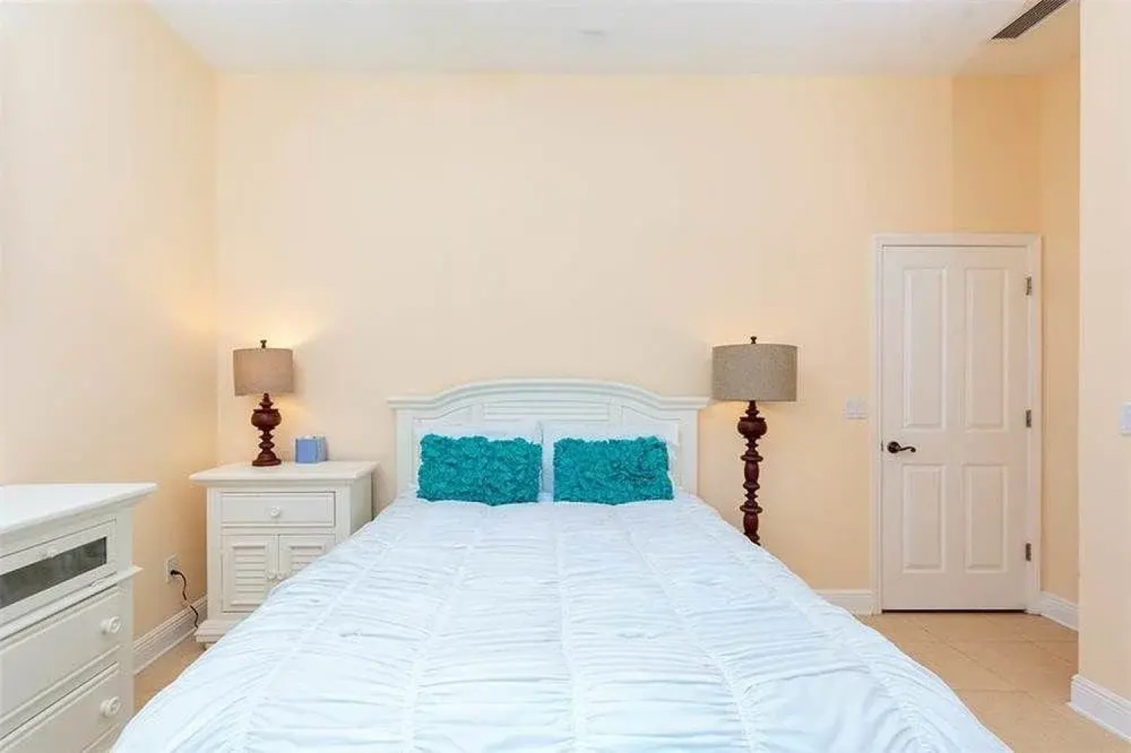 Water's Edge 4 Br home by RedAwning