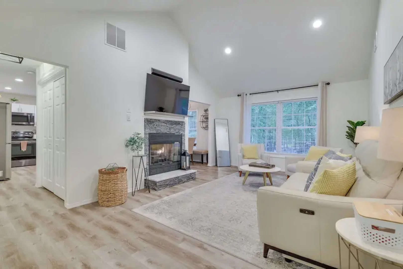 7 Mi to Camelback Mtn: Chic Penn Estates Home