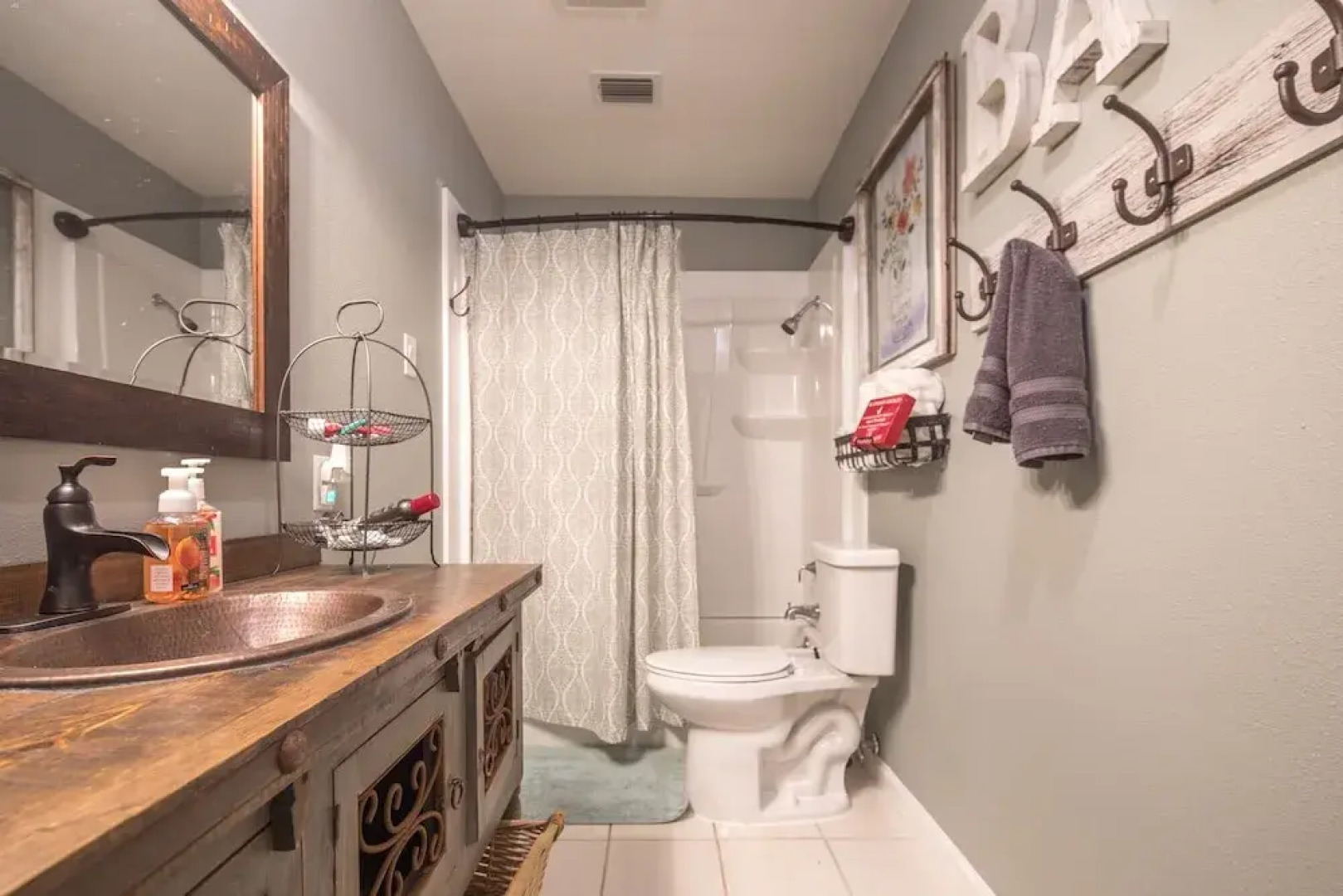 Honey Haus on the Horseshoe 3 Bedrooms 2 Bathrooms Home