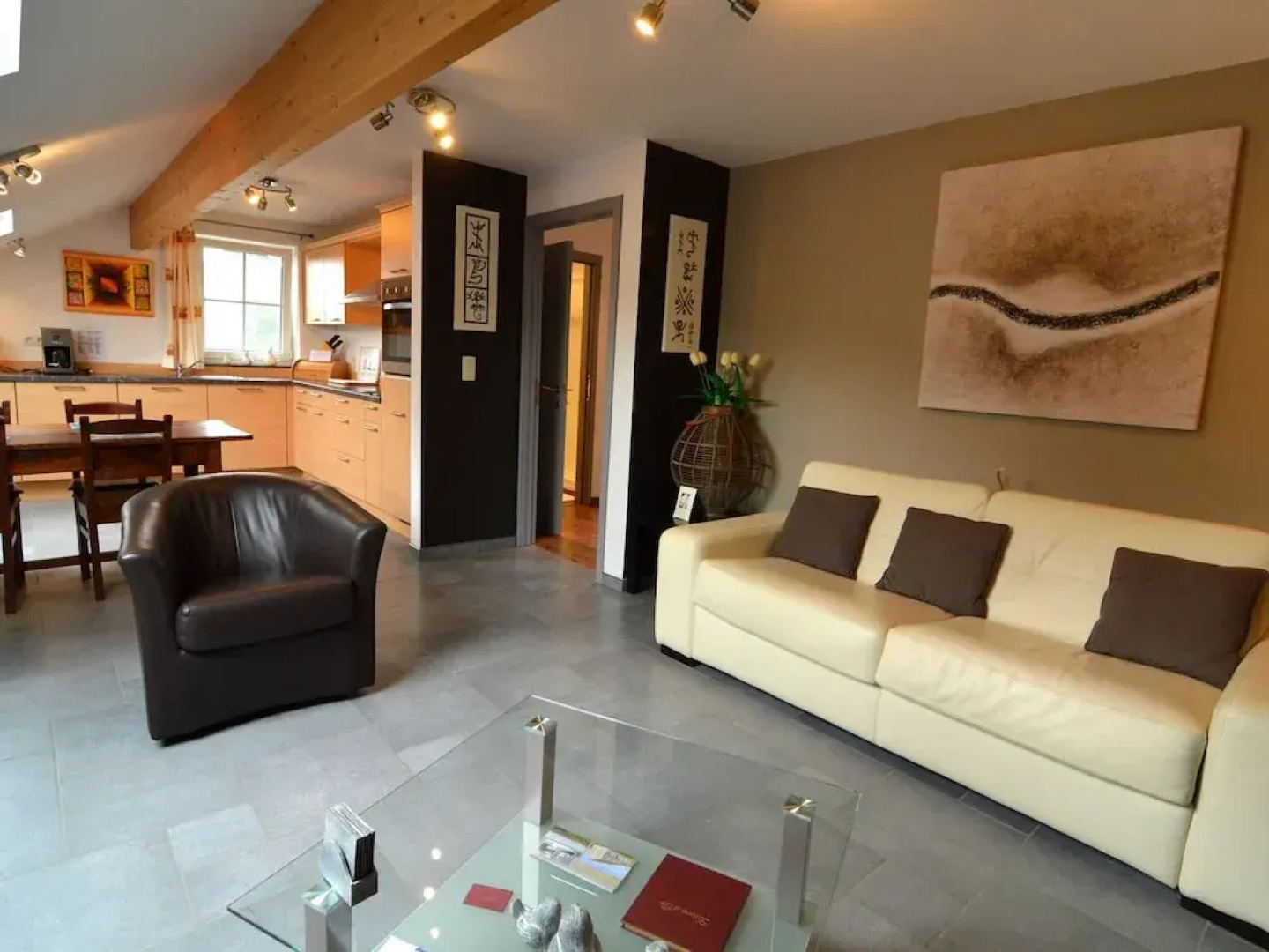 Charming Apartment with Access to Outdoor Hot Tub in Green Condroz Valley