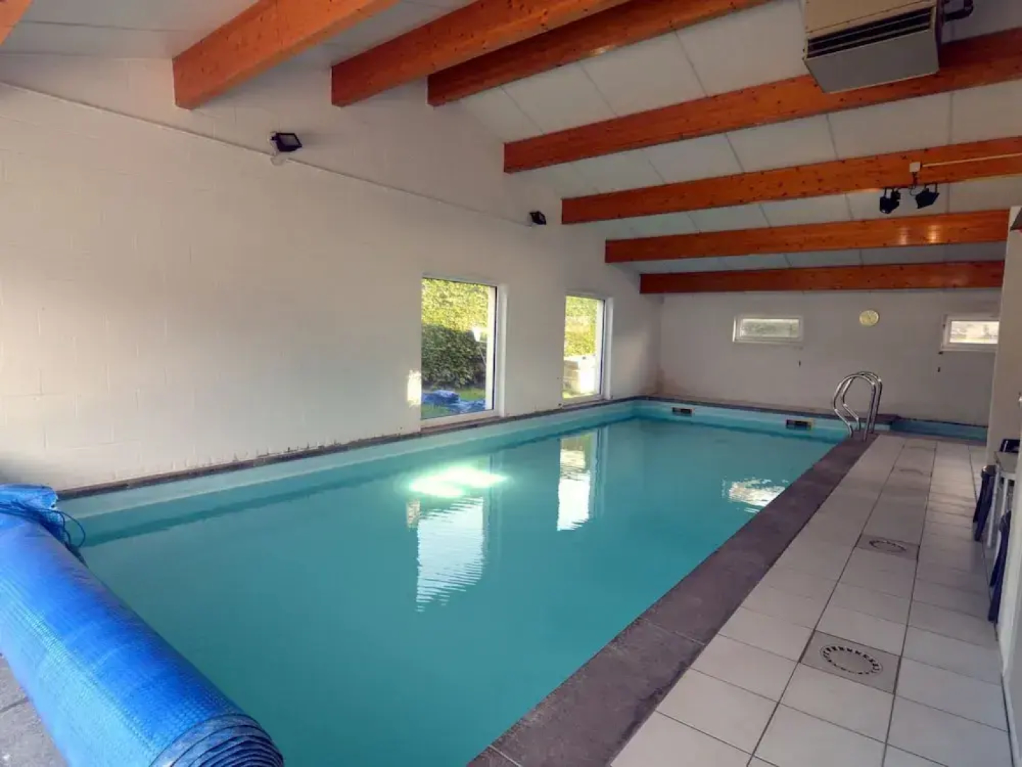 Sunny Cottage With Pool