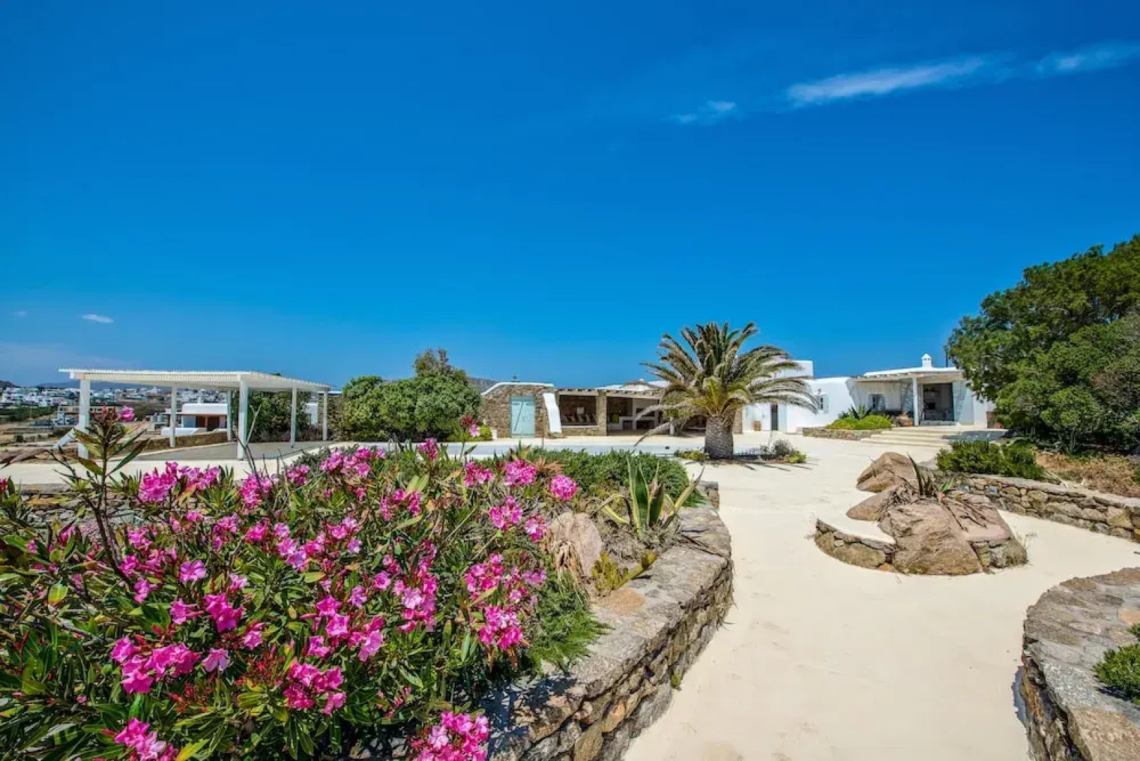 Newly-Built Private Luxury Villa