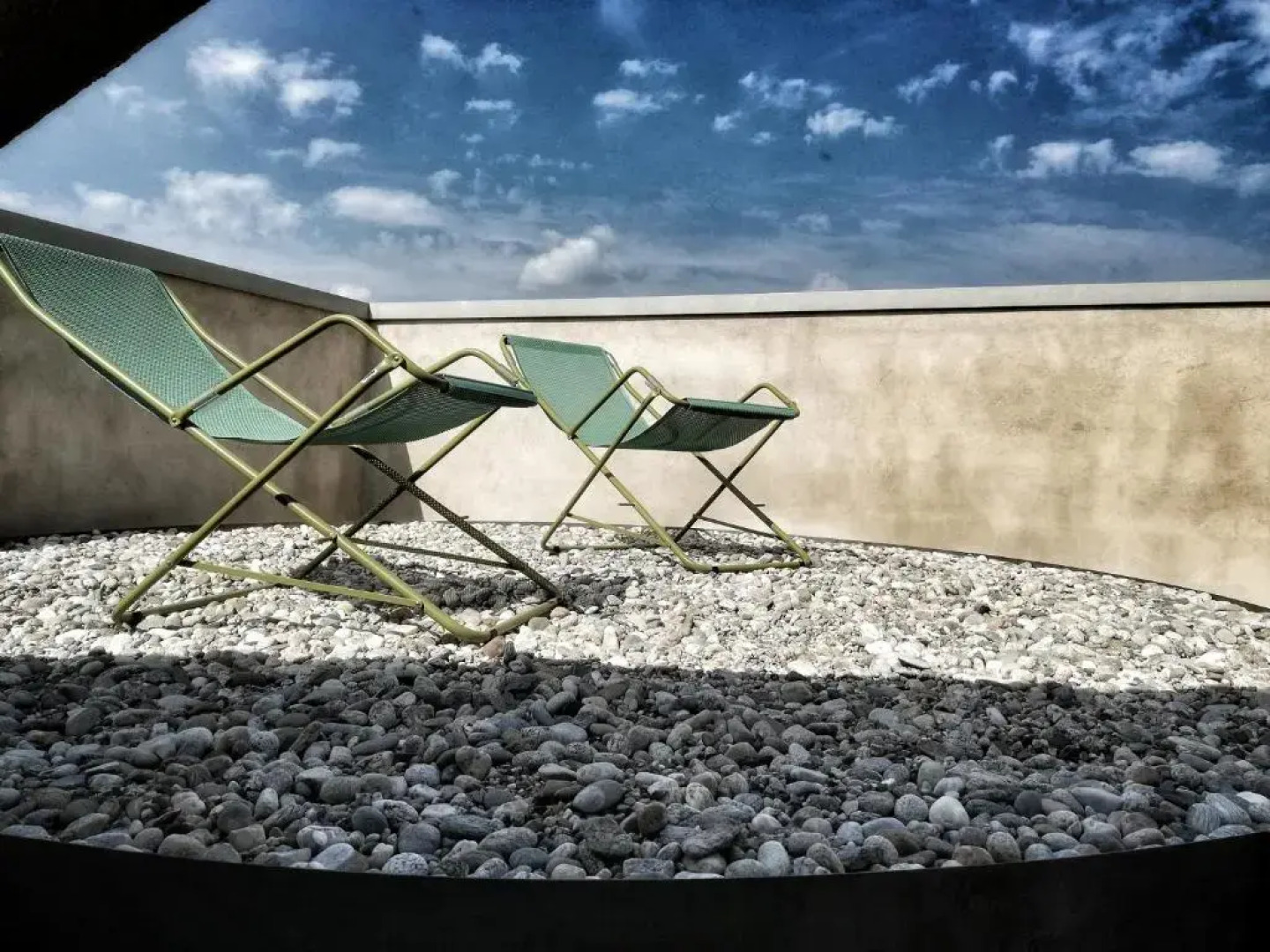 ROSTAGNI 1834 apt in villa with pool in the Barolo region