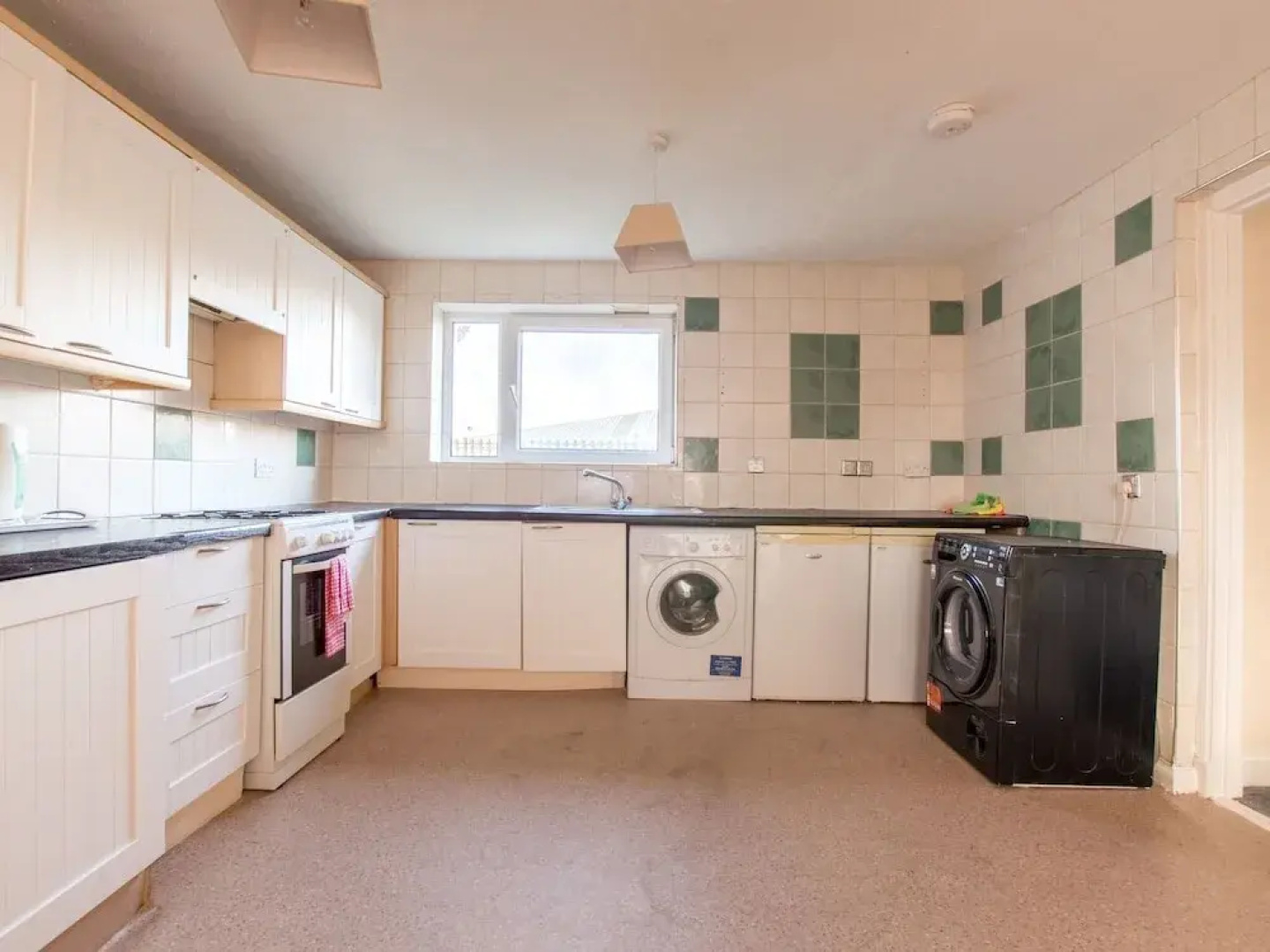 Alluring Holiday Home in Livingston near Town Center