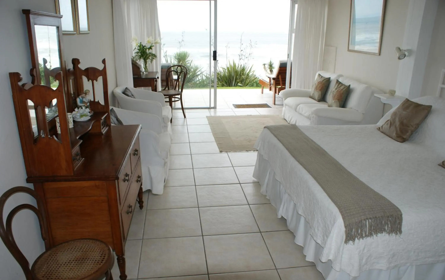 The Pink Lodge on the Beach