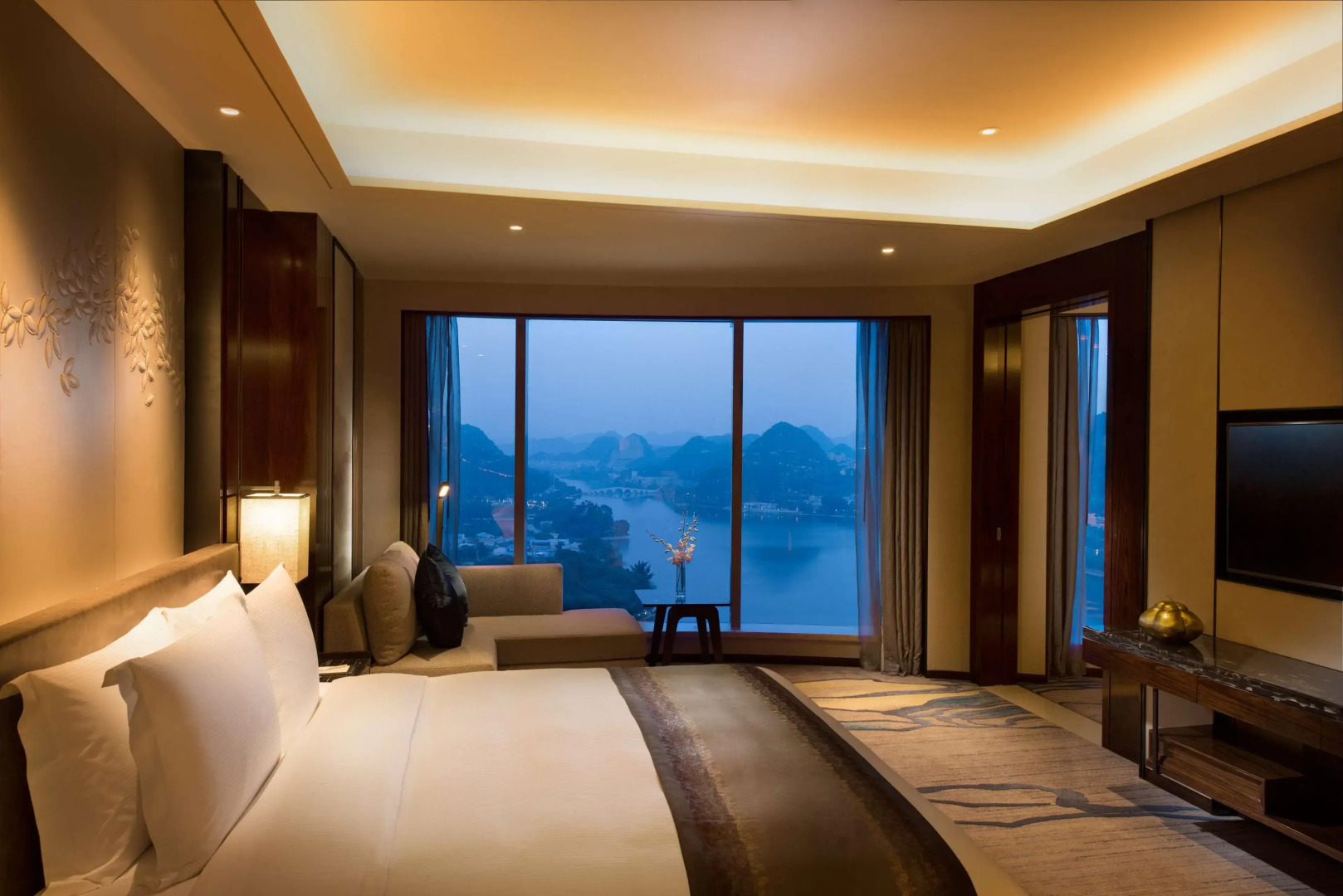 DoubleTree by Hilton Hotel Anshun