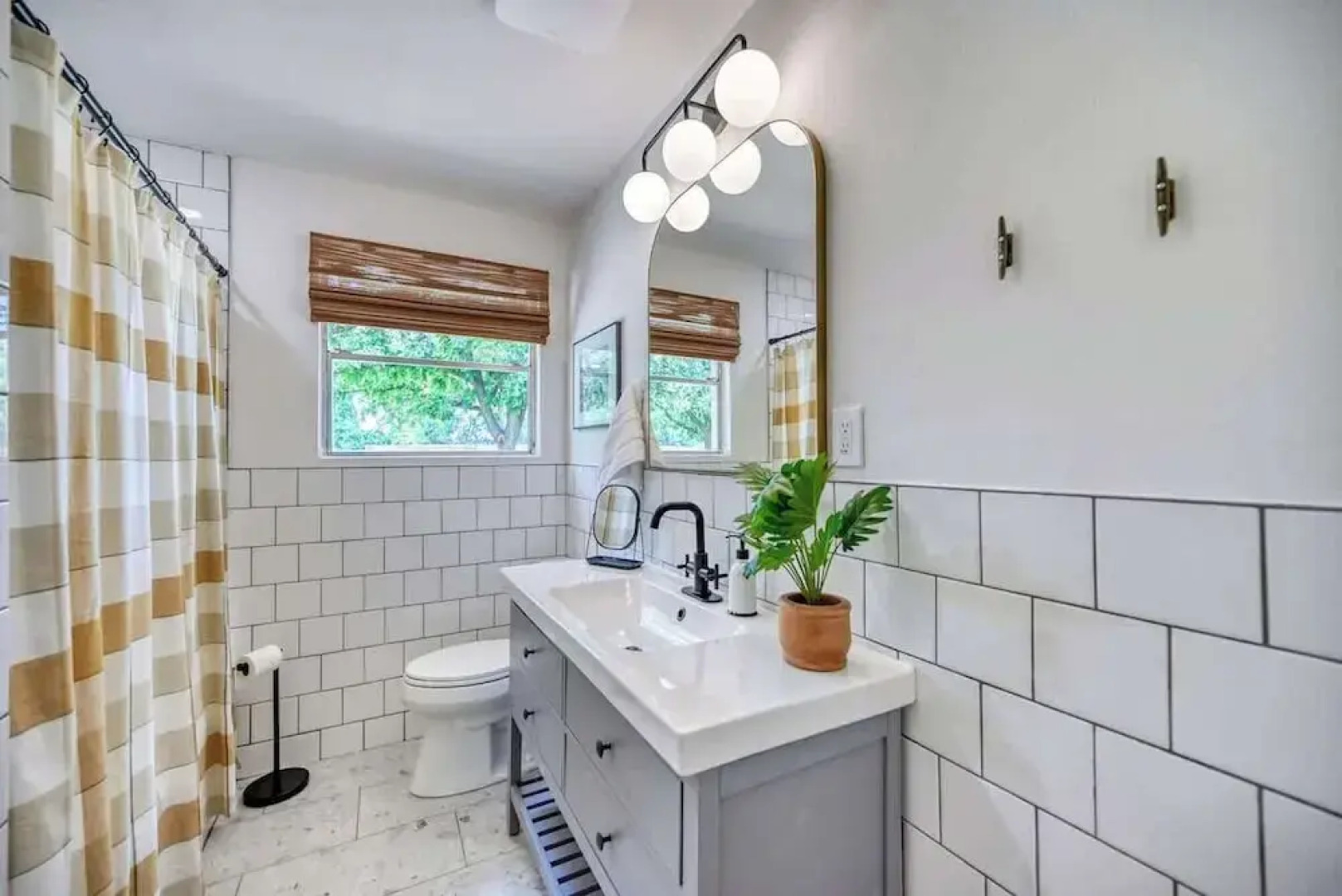 Luxury Lakefront Oasis With Boat Dock-firepit