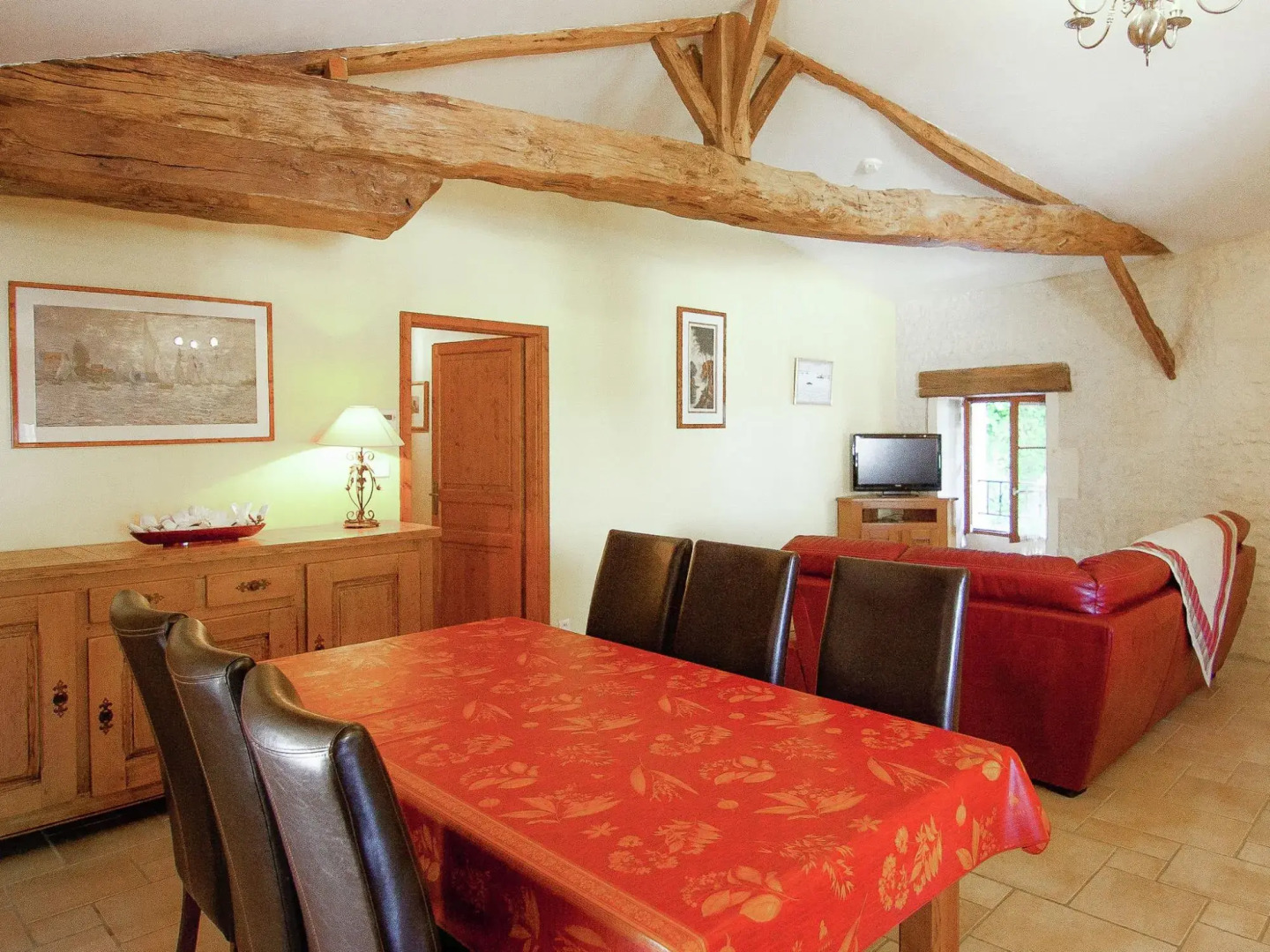 Luxorious Mansion in Saint-Preuil with Sauna