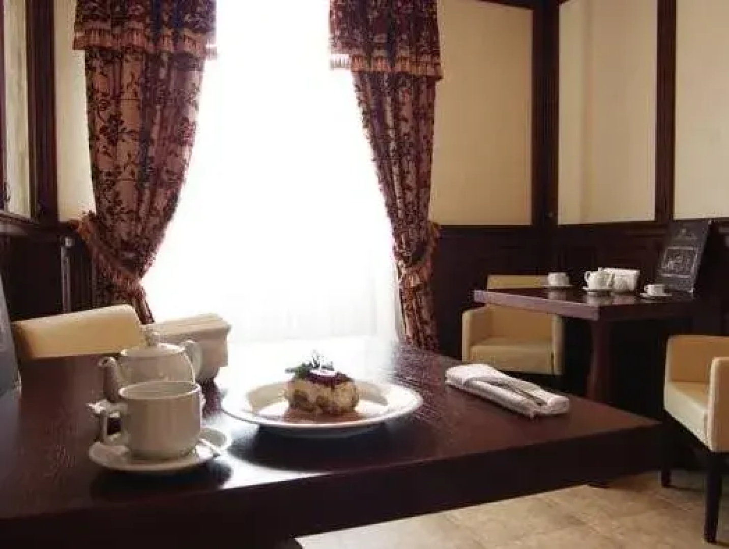 Vlada Hotel