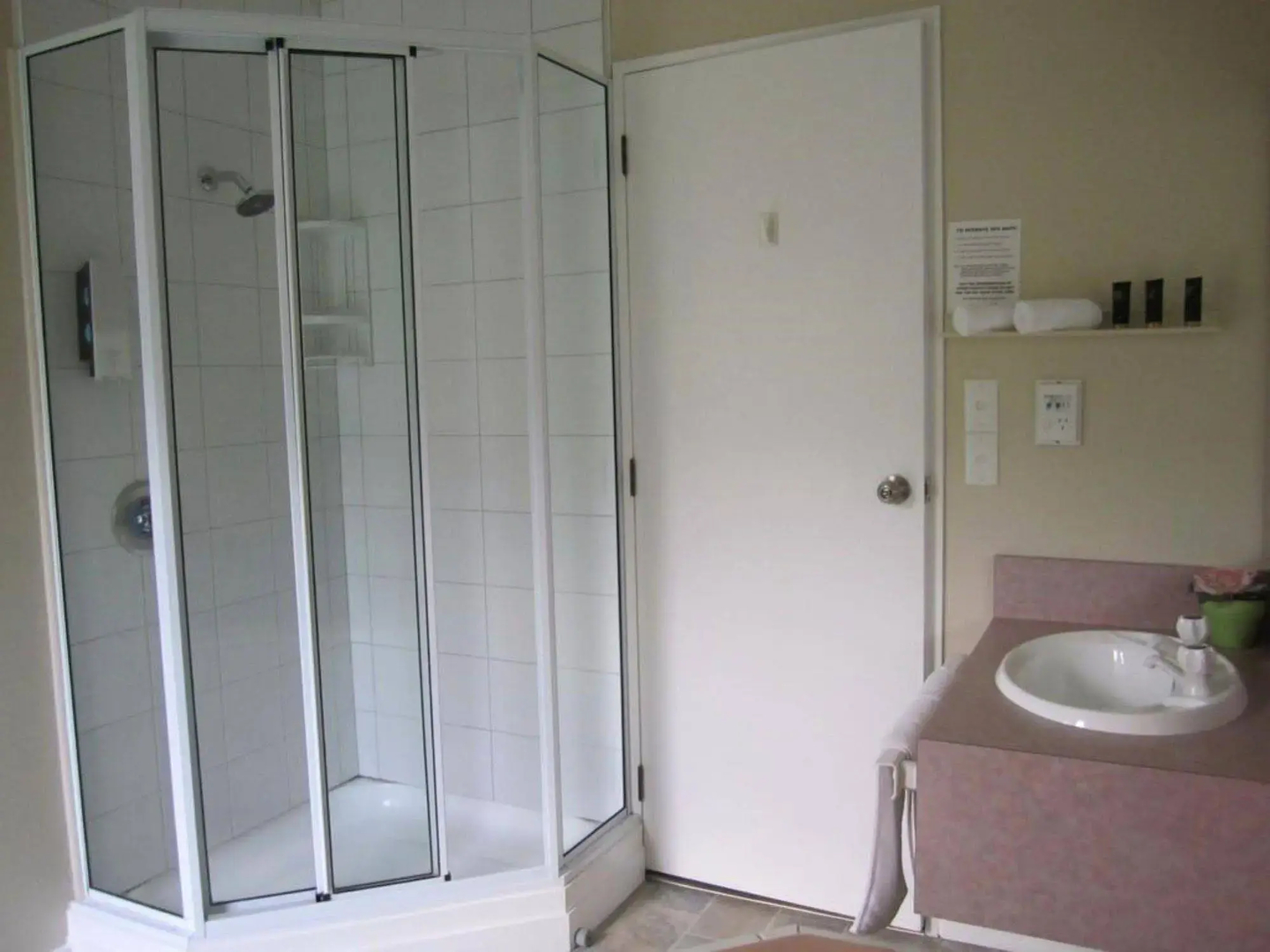 Camellia Court Motel