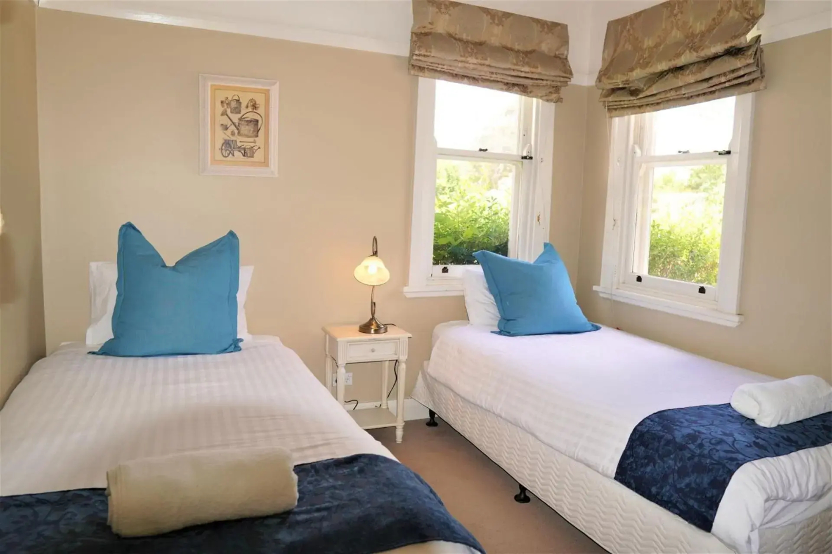 Robin Hill Manor - rambling retreat & tennis court
