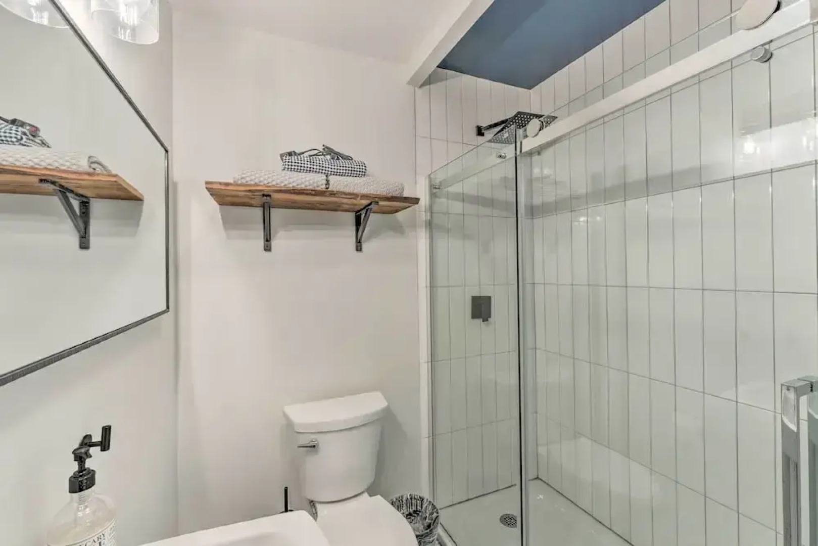 Breezy-chic Apartment - Steps to Geneva Lake!