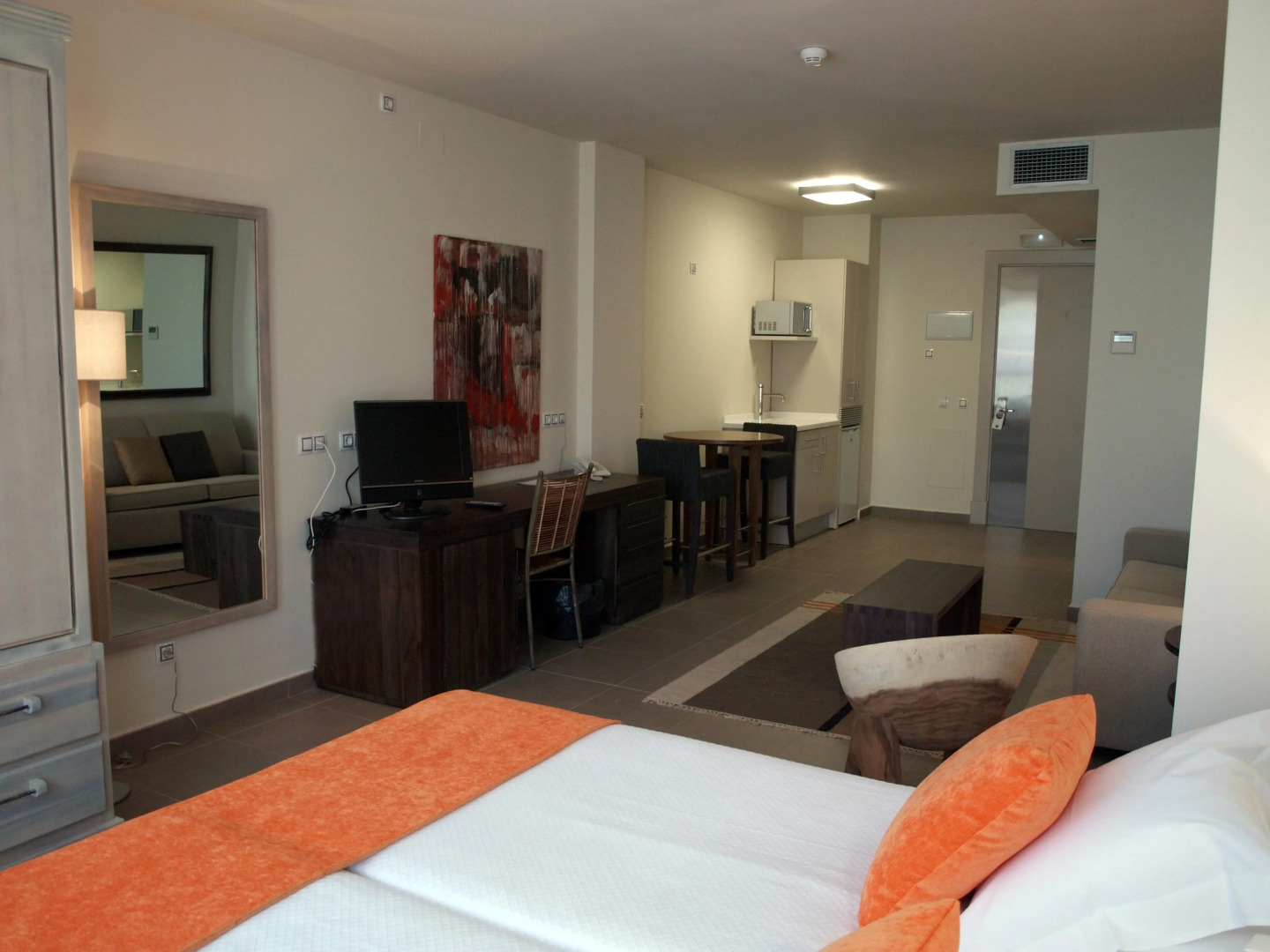 Eco Alcala Suites