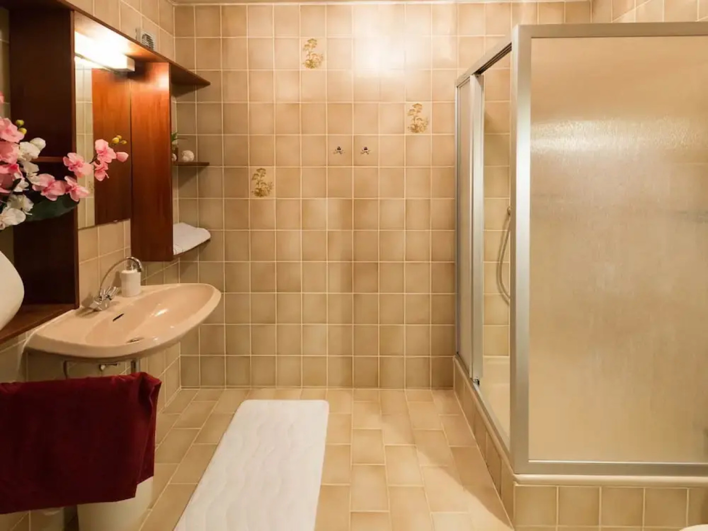 Apartment With Balcony and Oven, at a Nature Reserve Area