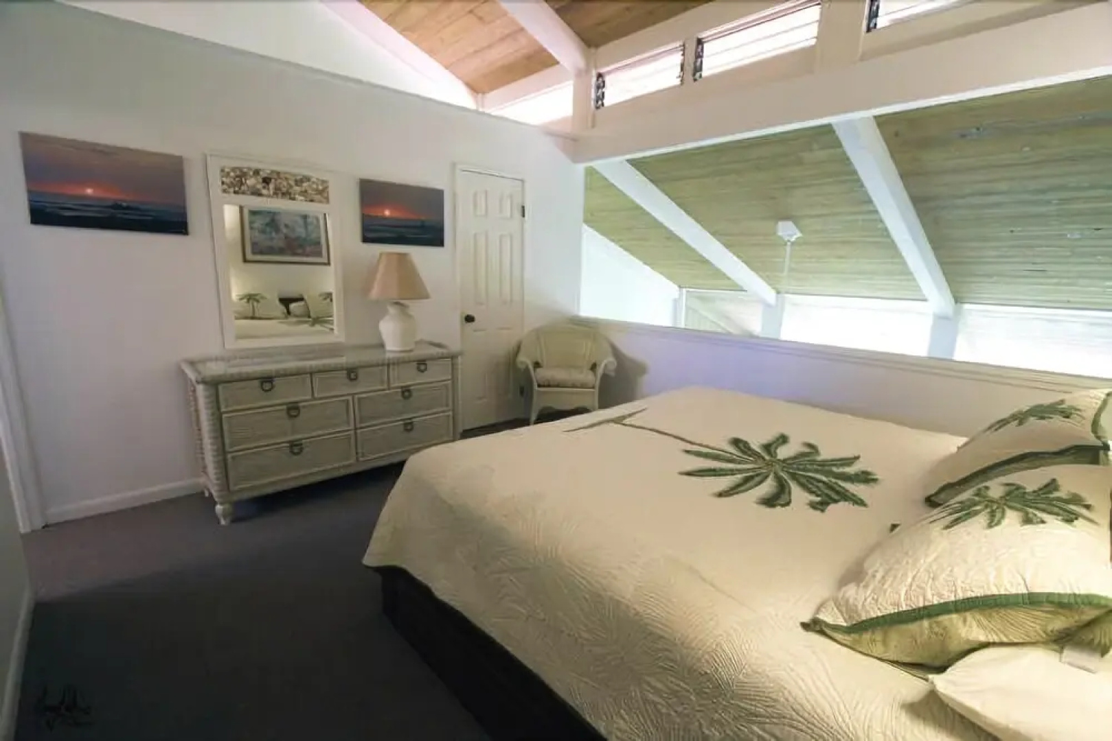 Condo With Great Sunsets and Golf Course Views