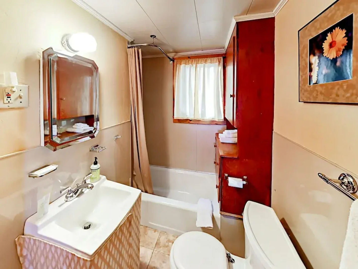 Classic Maine Home on the Ocean 3 Bedrooms 2 Bathrooms Home