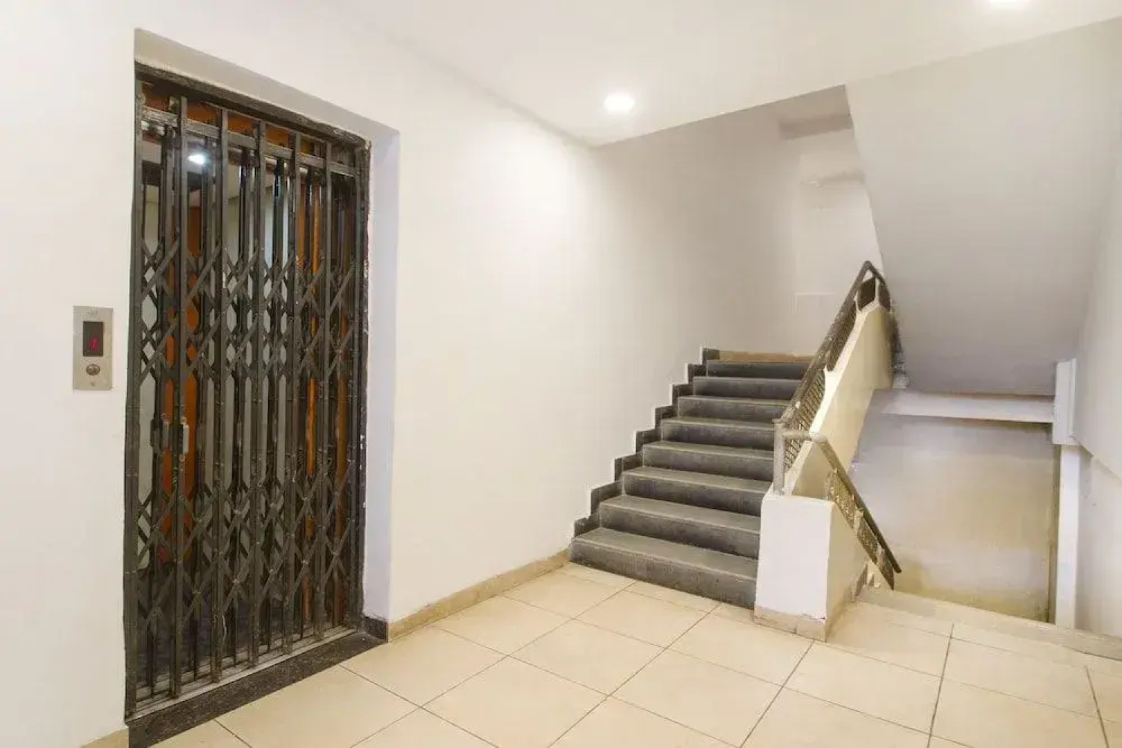 OYO 10235 Oyster Transit Hotels