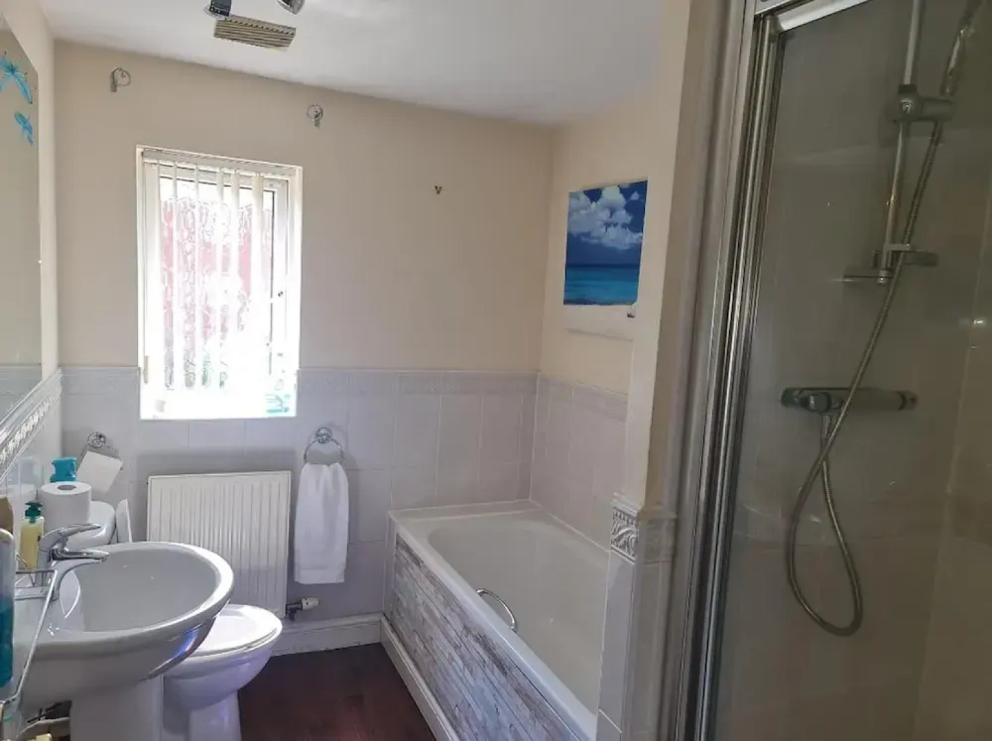 Stunning 4-bed House in Walsall