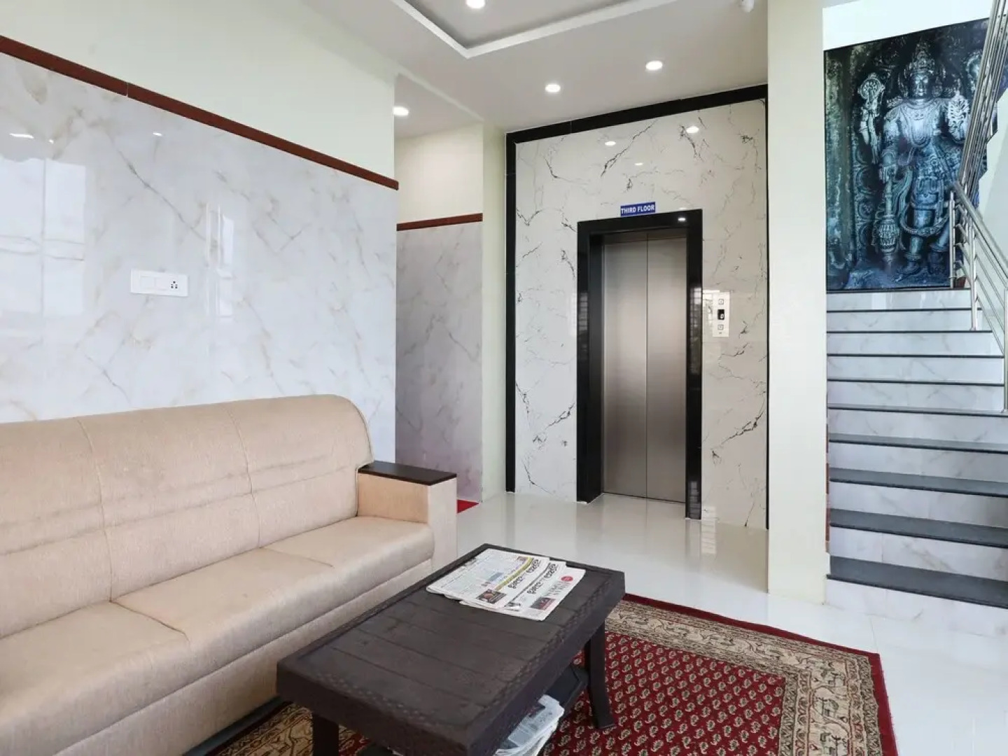 OYO 16537 Guru Comforts