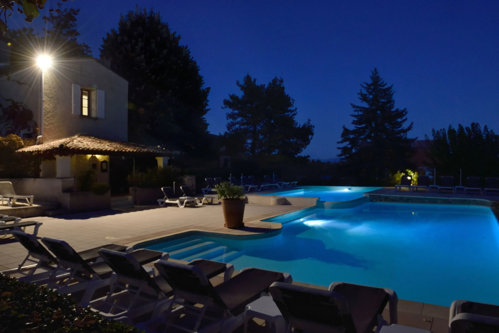 Hotel Charembeau
