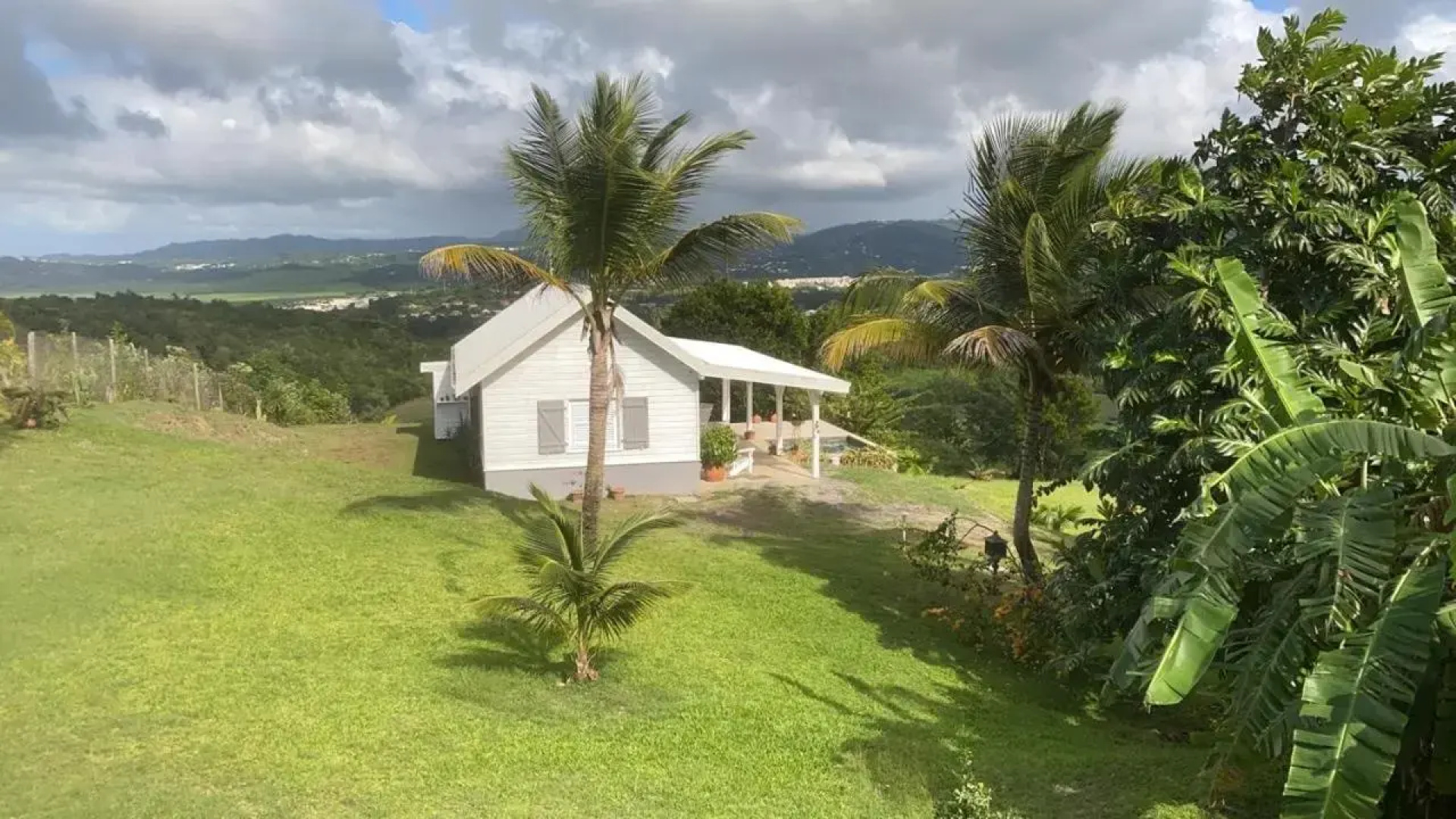 Villa 1 de standing 80m2 avec piscine et vue imprenable sur la mer et sur la campagne