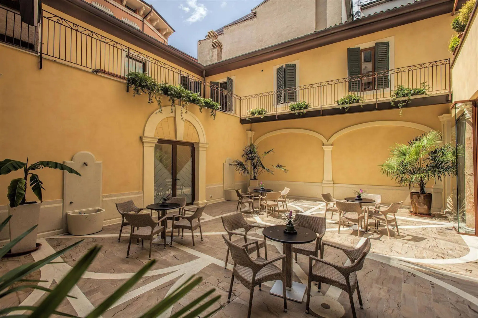 Colomba D'Oro Hotel