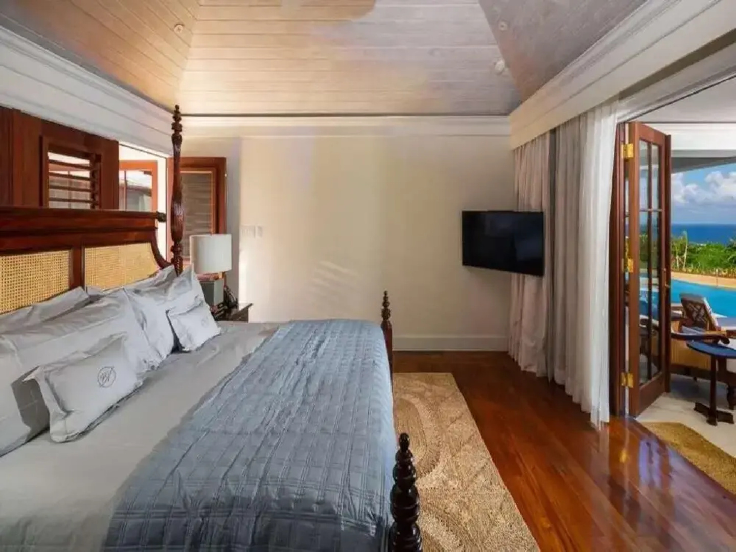 Sunny Vacation Villa at 1