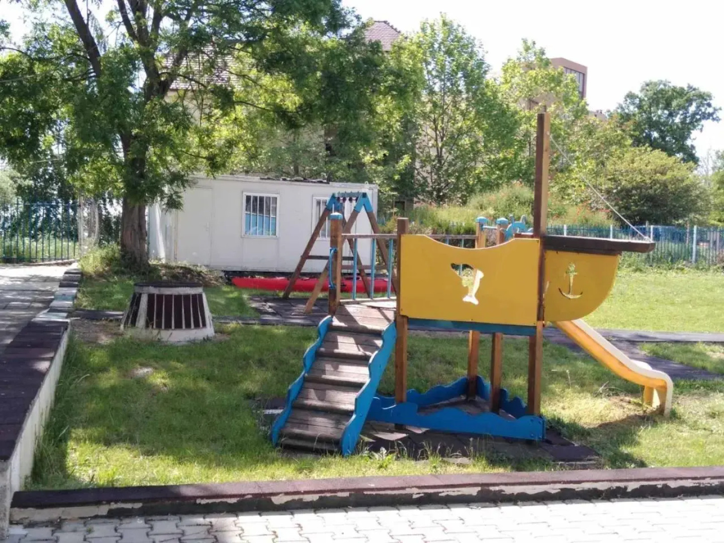 The Blue Studio ~ In a complex next to the beach