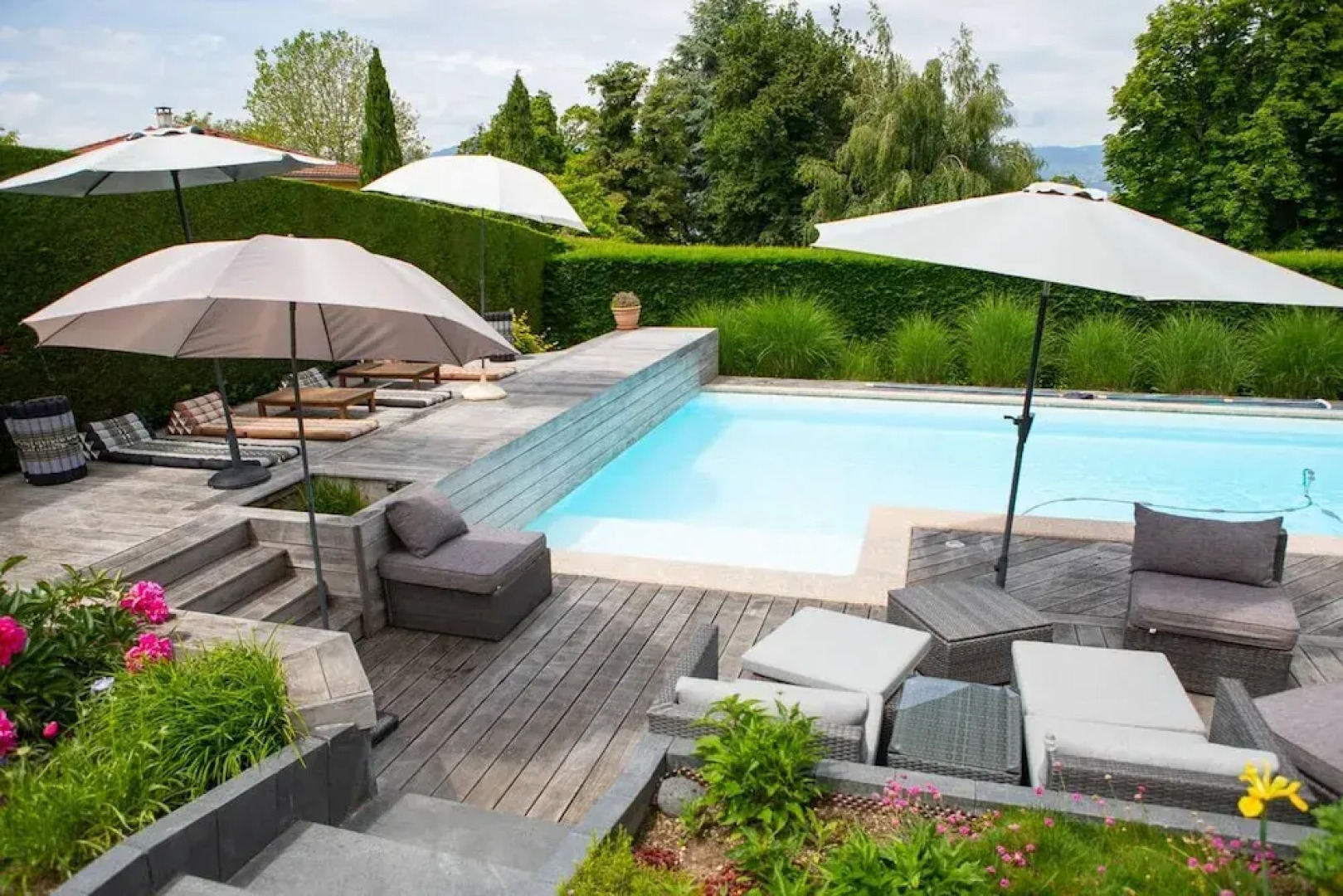 Villa au Bord du lac Avec Piscine Privee et Acces Direct au lac