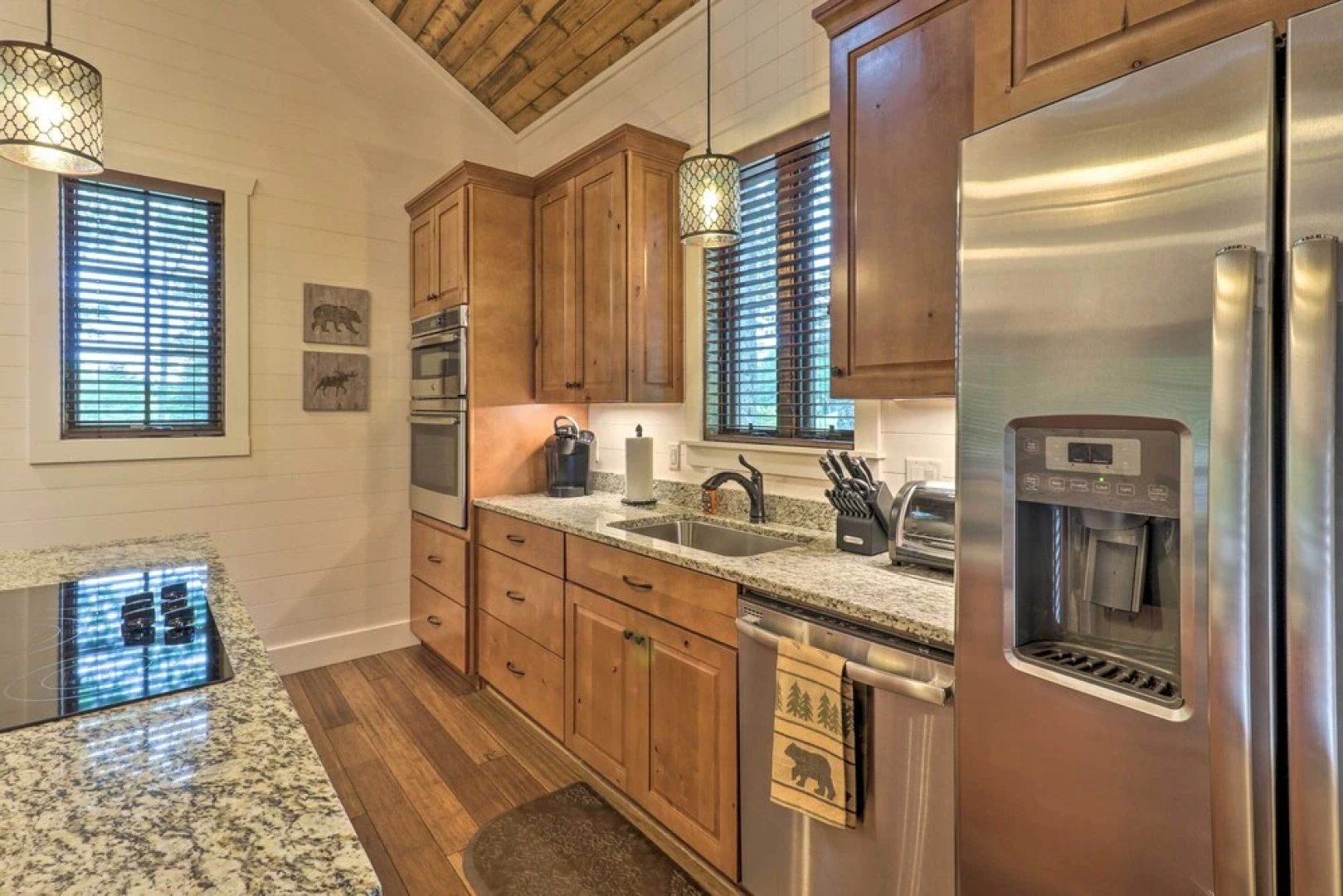 Serene Mountain Retreat! Rural Glenville Craftsman