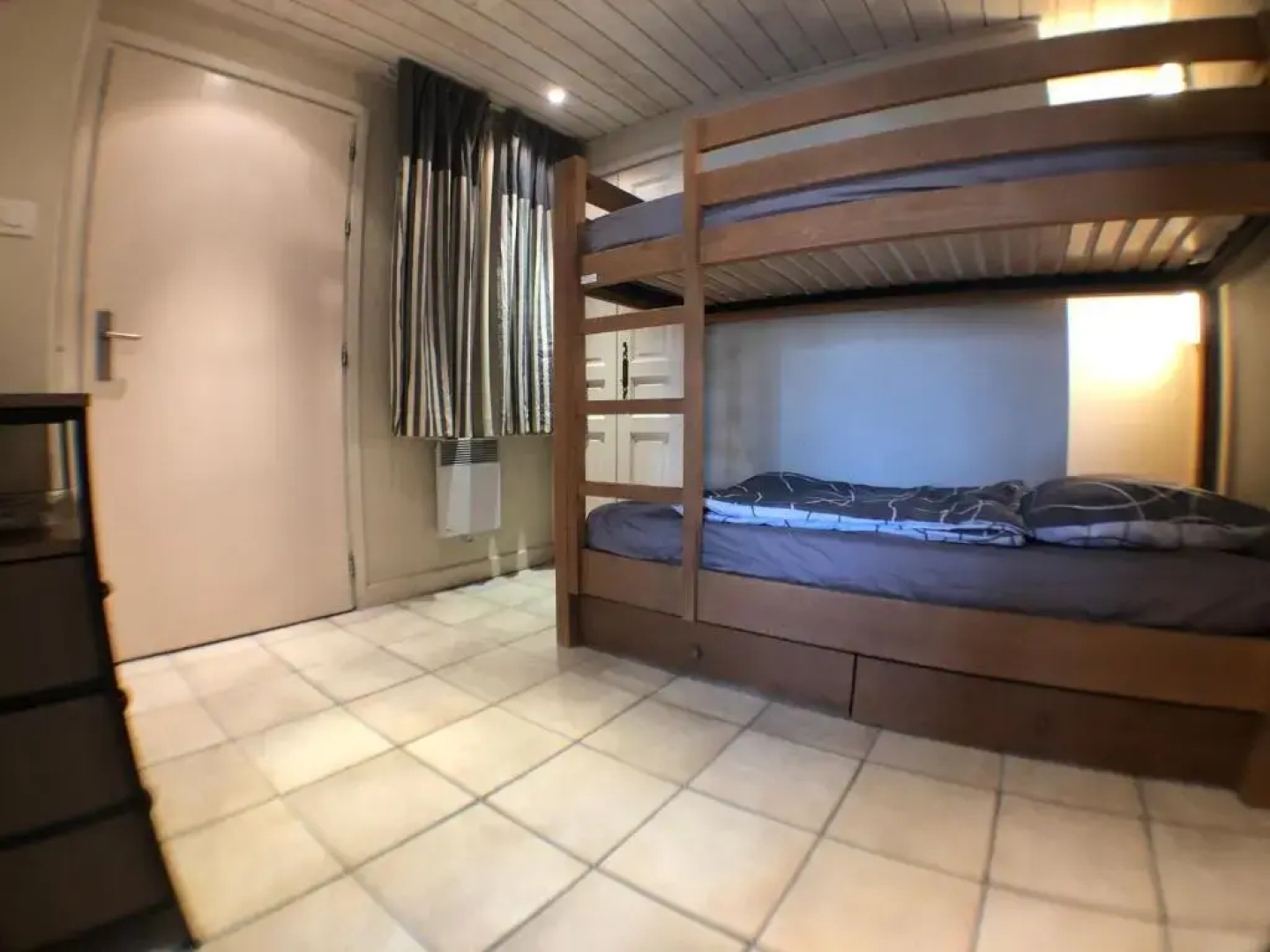 Rare : au bord du lac d’Annecy, cosy appartement en rez de jardin avec terrasse privative