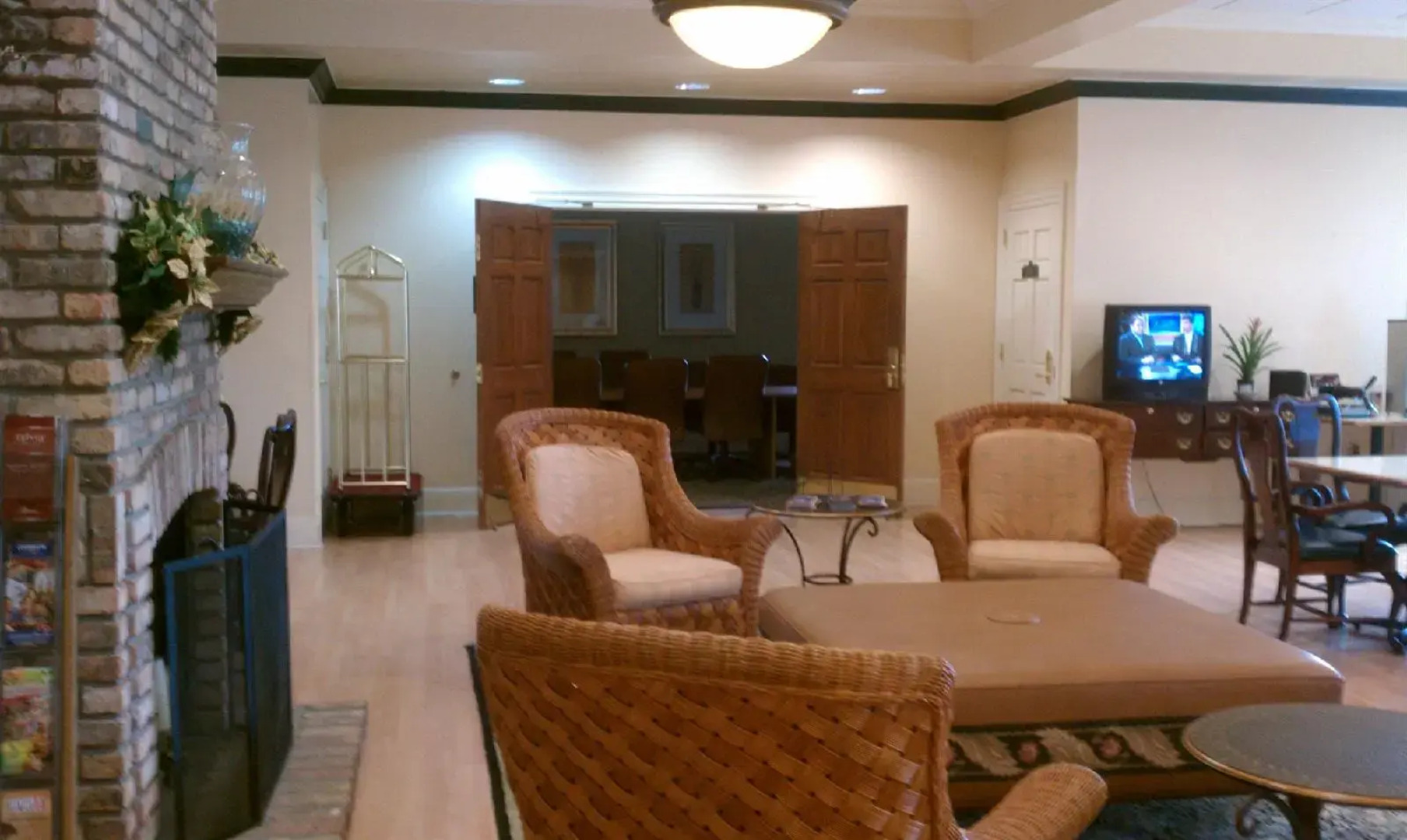 Richmond Suites Hotel