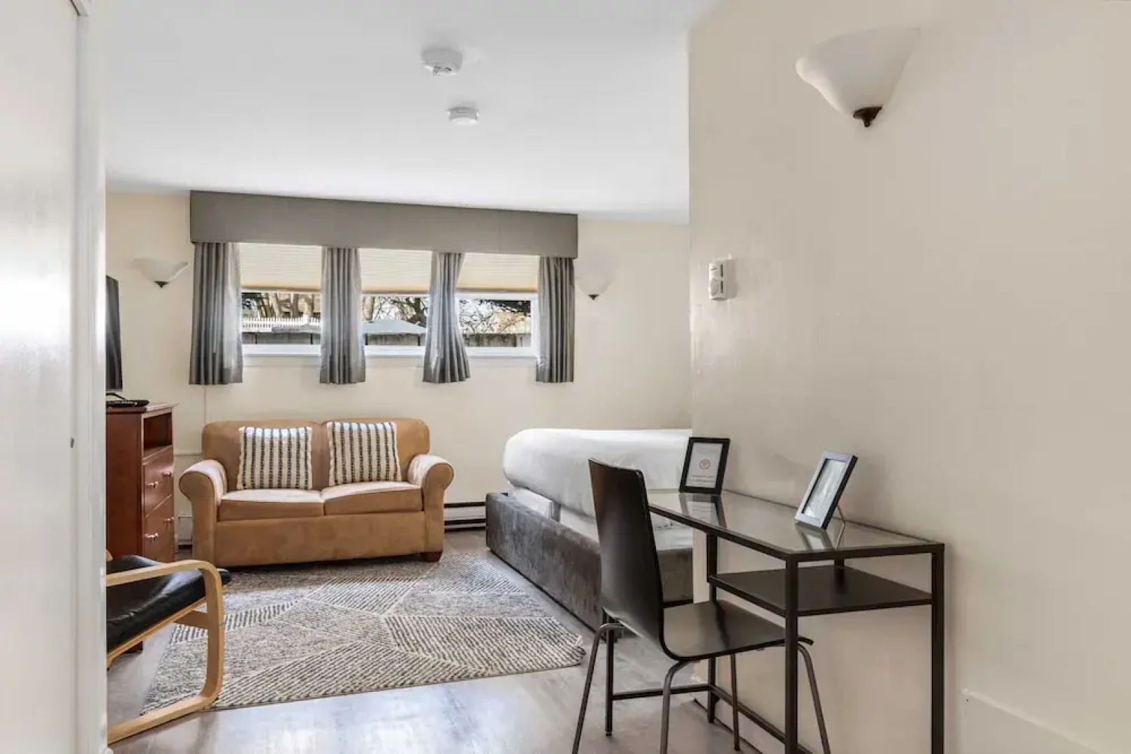 Beverly Garden Suites